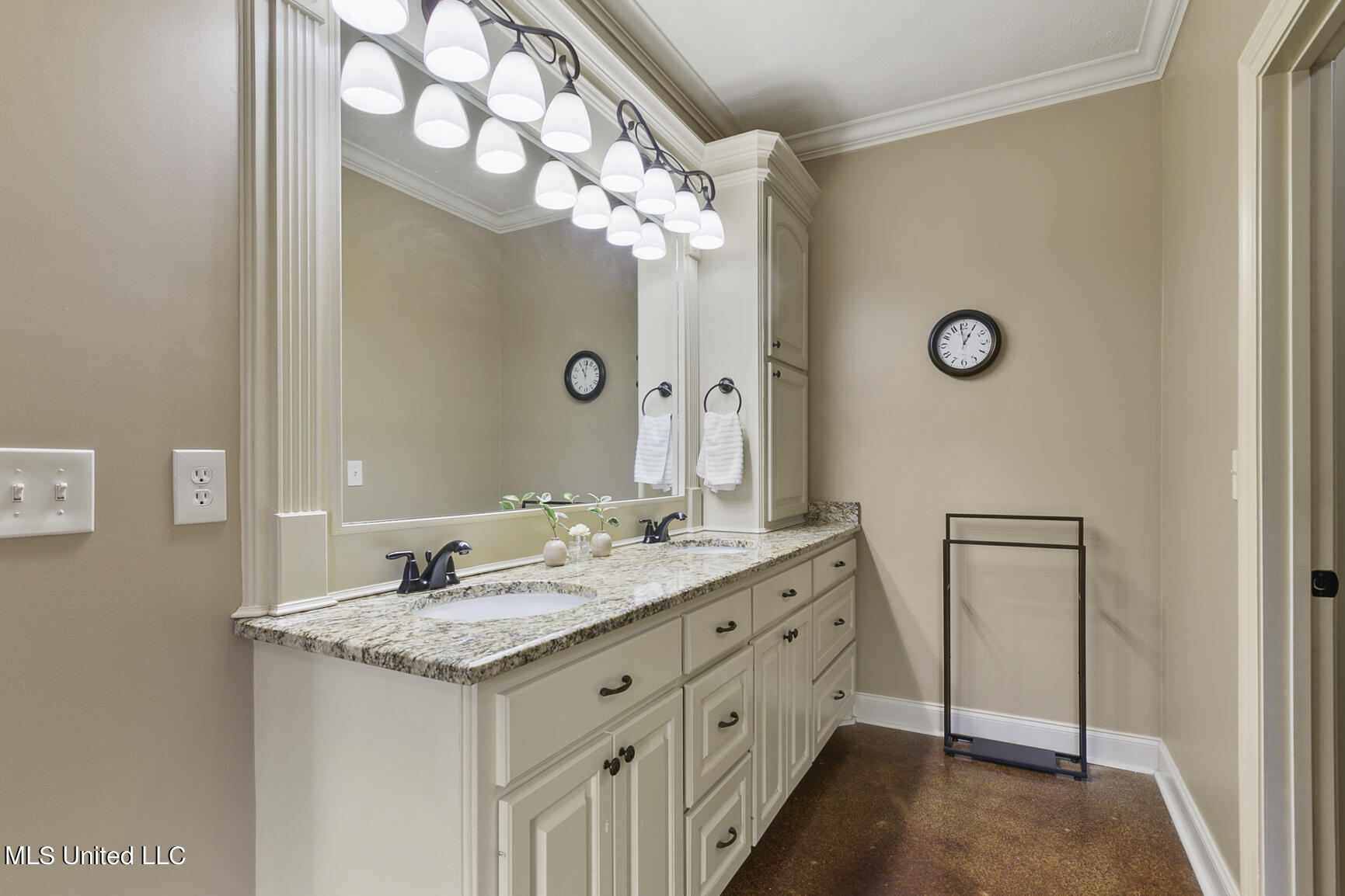 128 Asbury Square