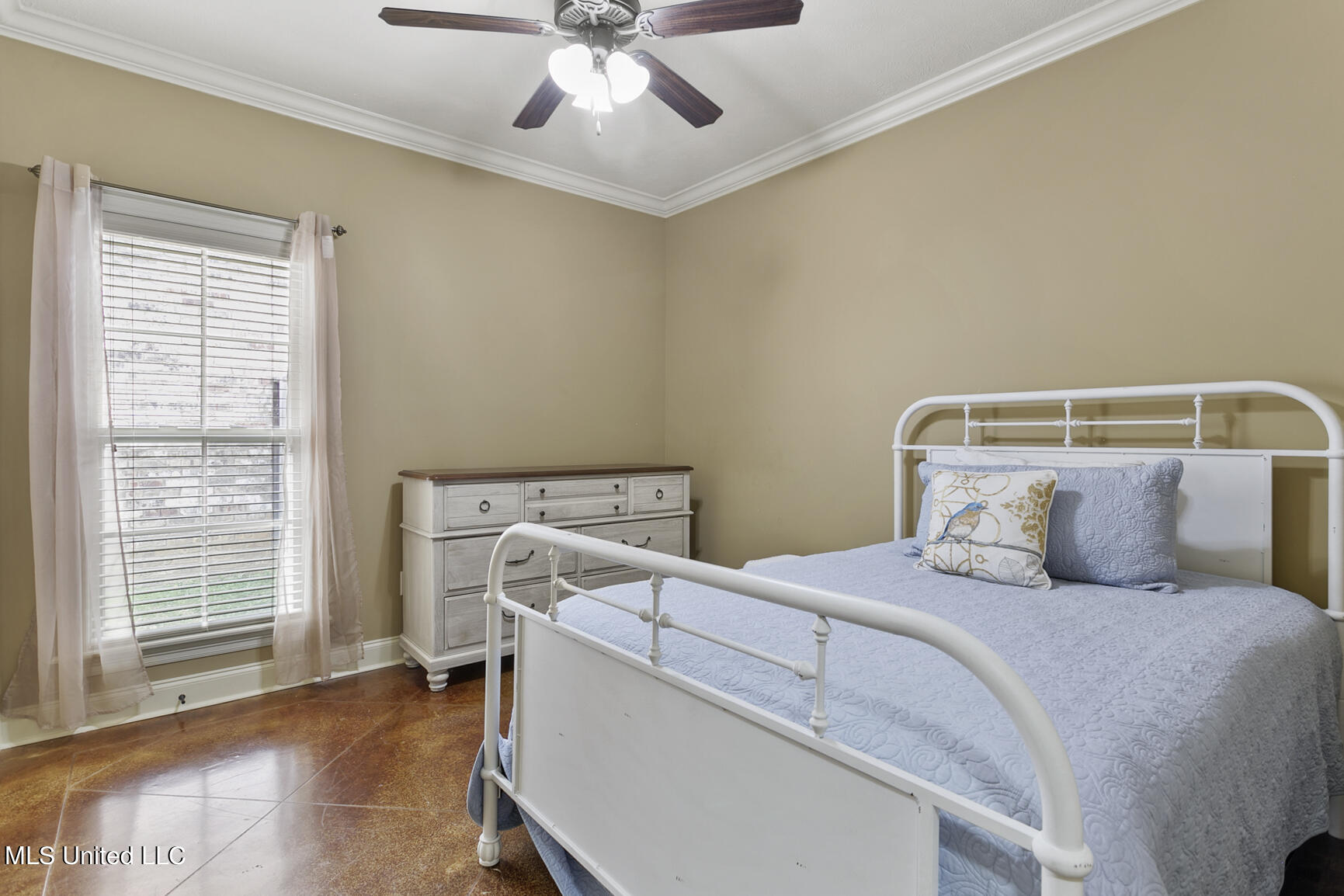 128 Asbury Square