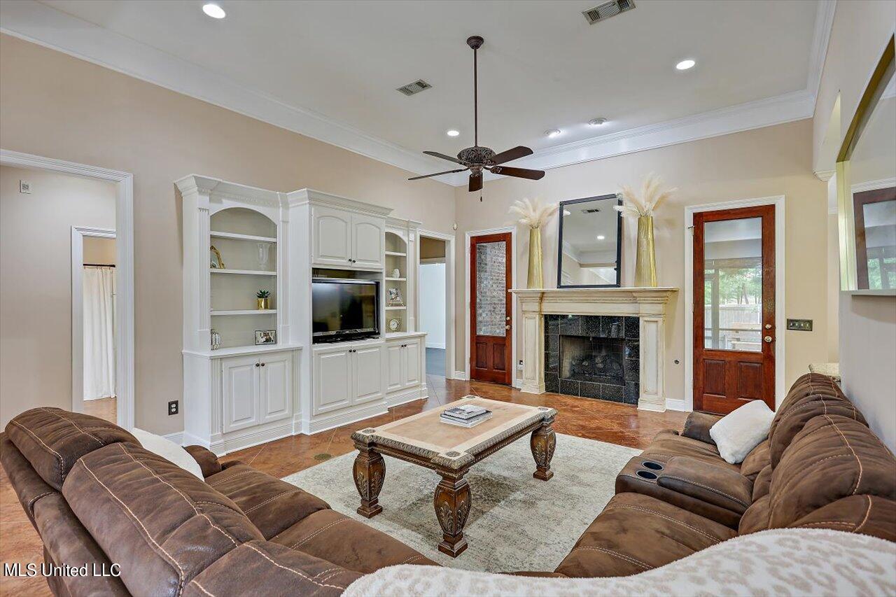109 Fox Hollow Bend