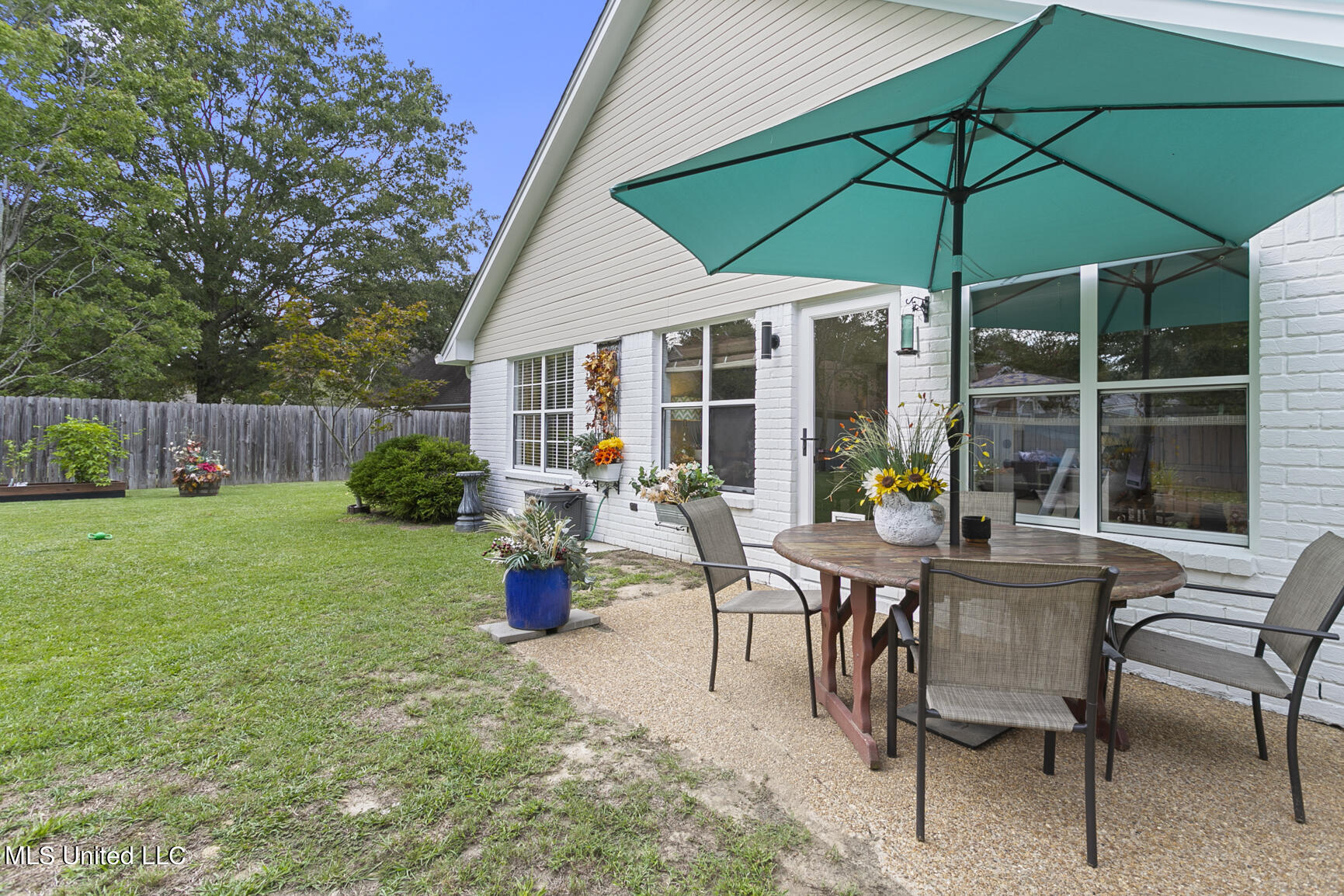 406 Hemlock Drive