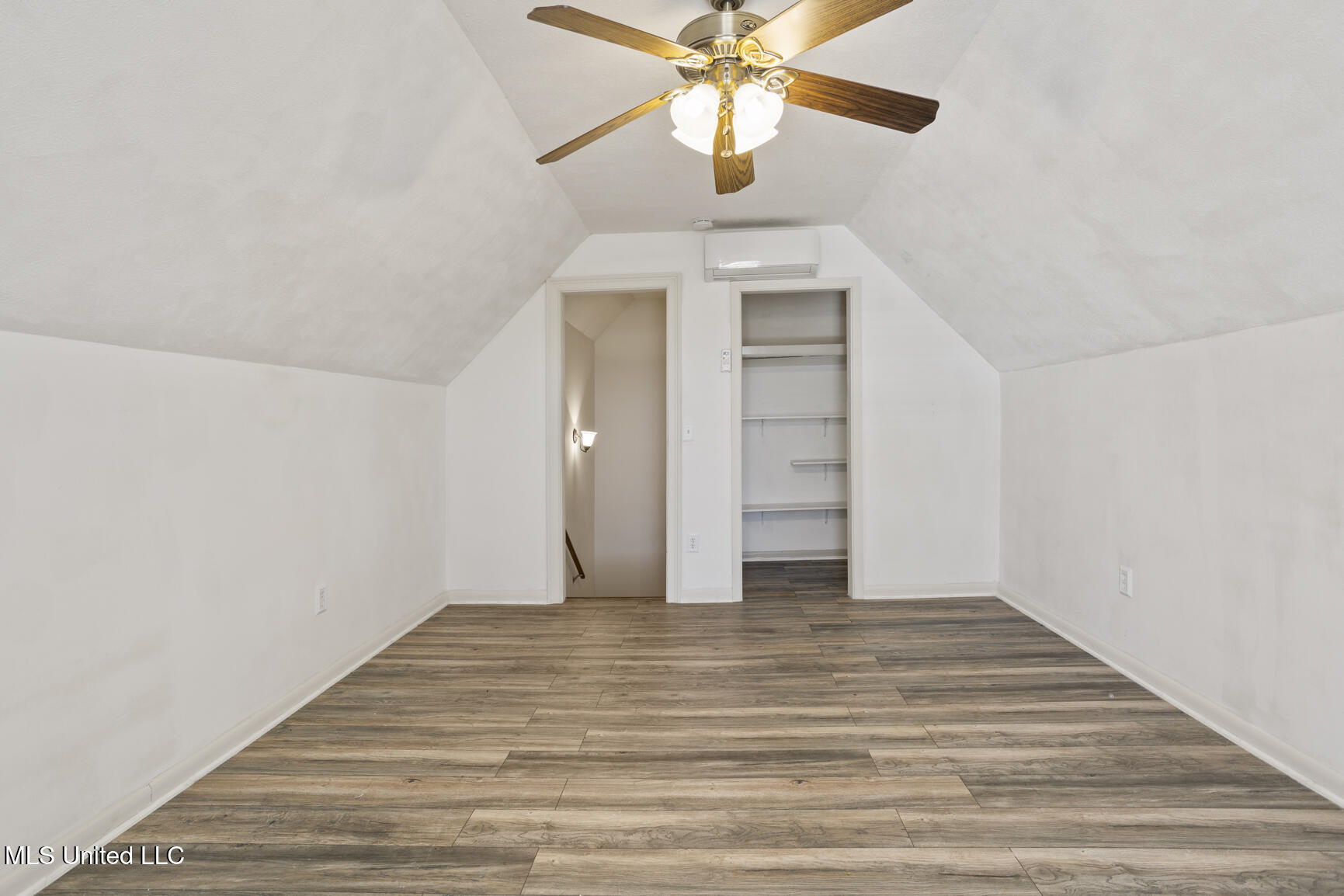 1911 E Ridge Circle