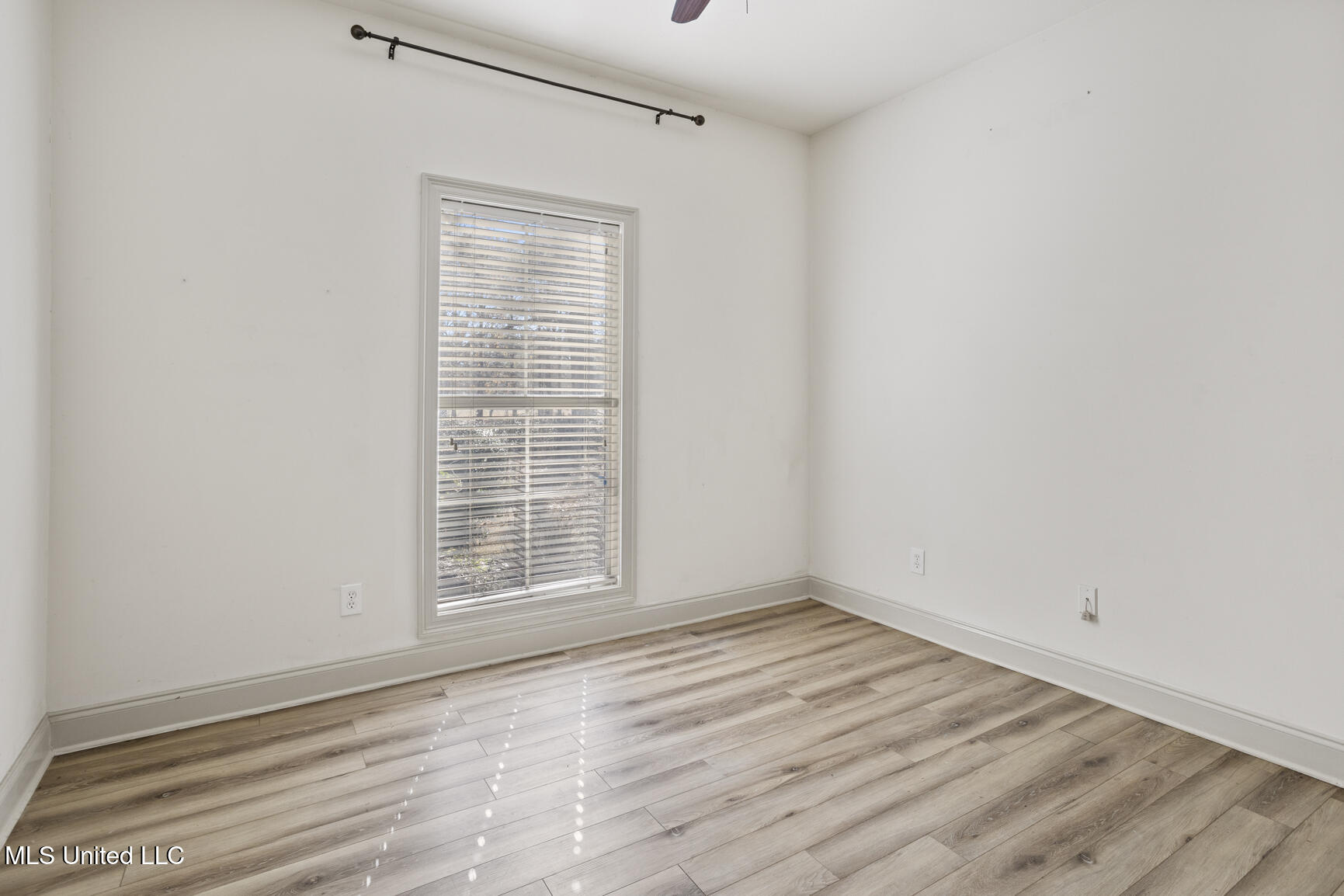 1911 E Ridge Circle