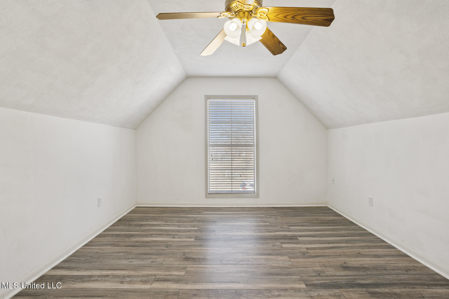 1911 E Ridge Circle