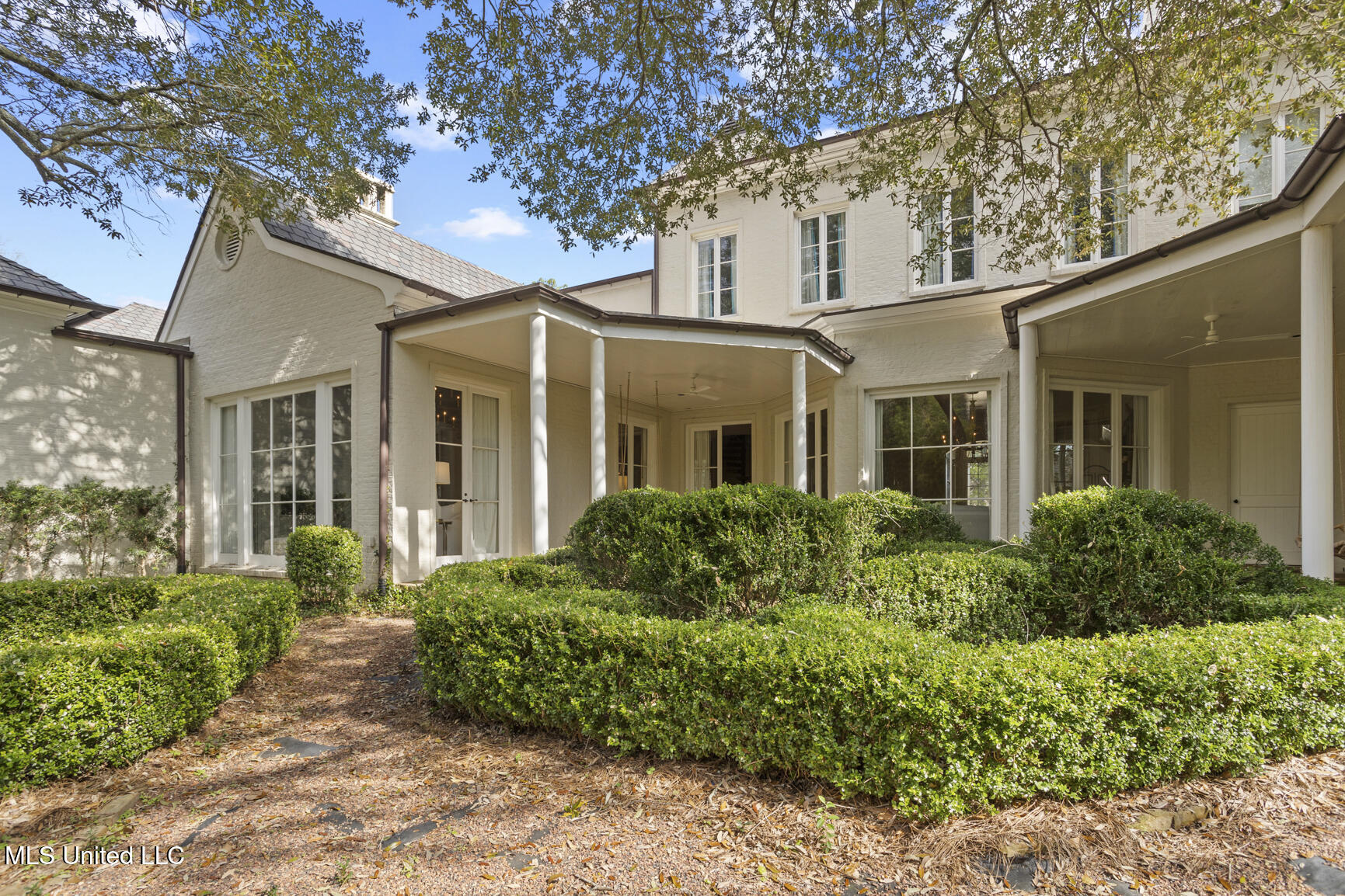 106 N Meadowbrook