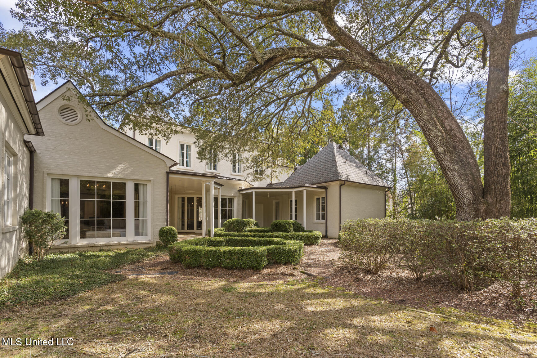 106 N Meadowbrook