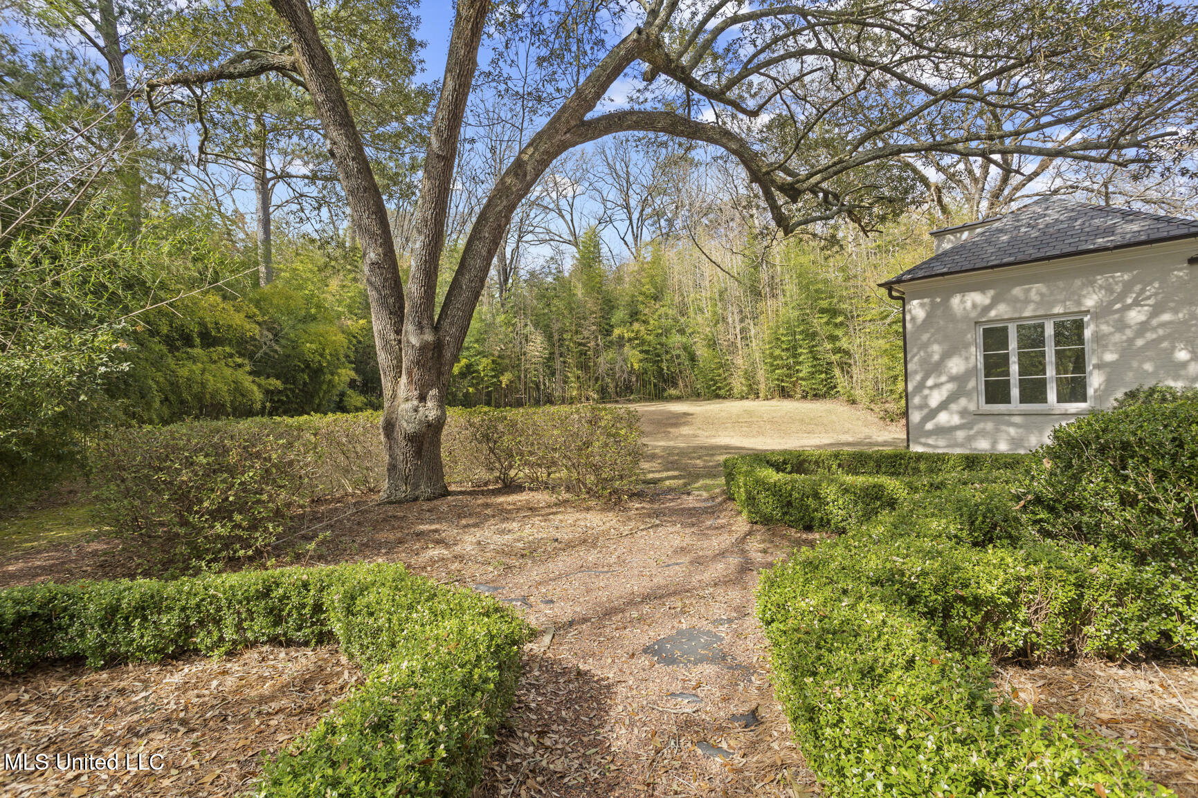 106 N Meadowbrook