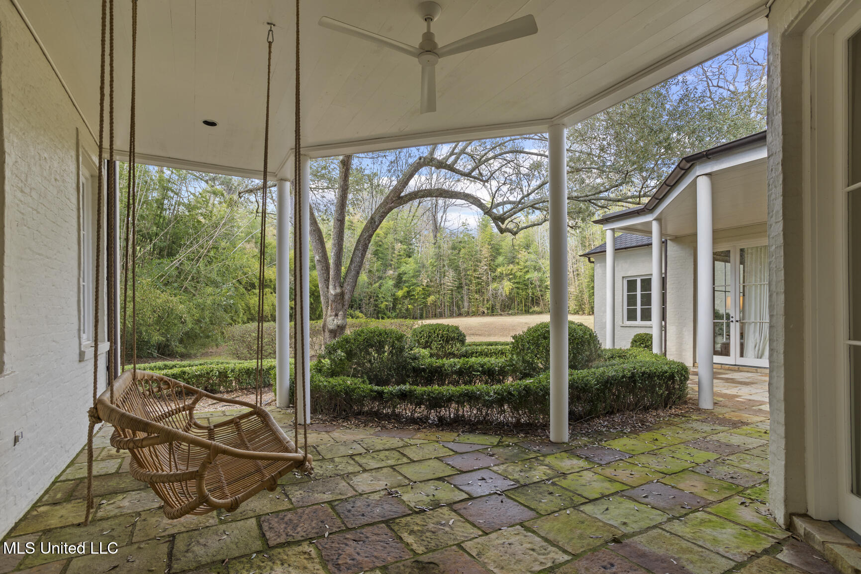 106 N Meadowbrook
