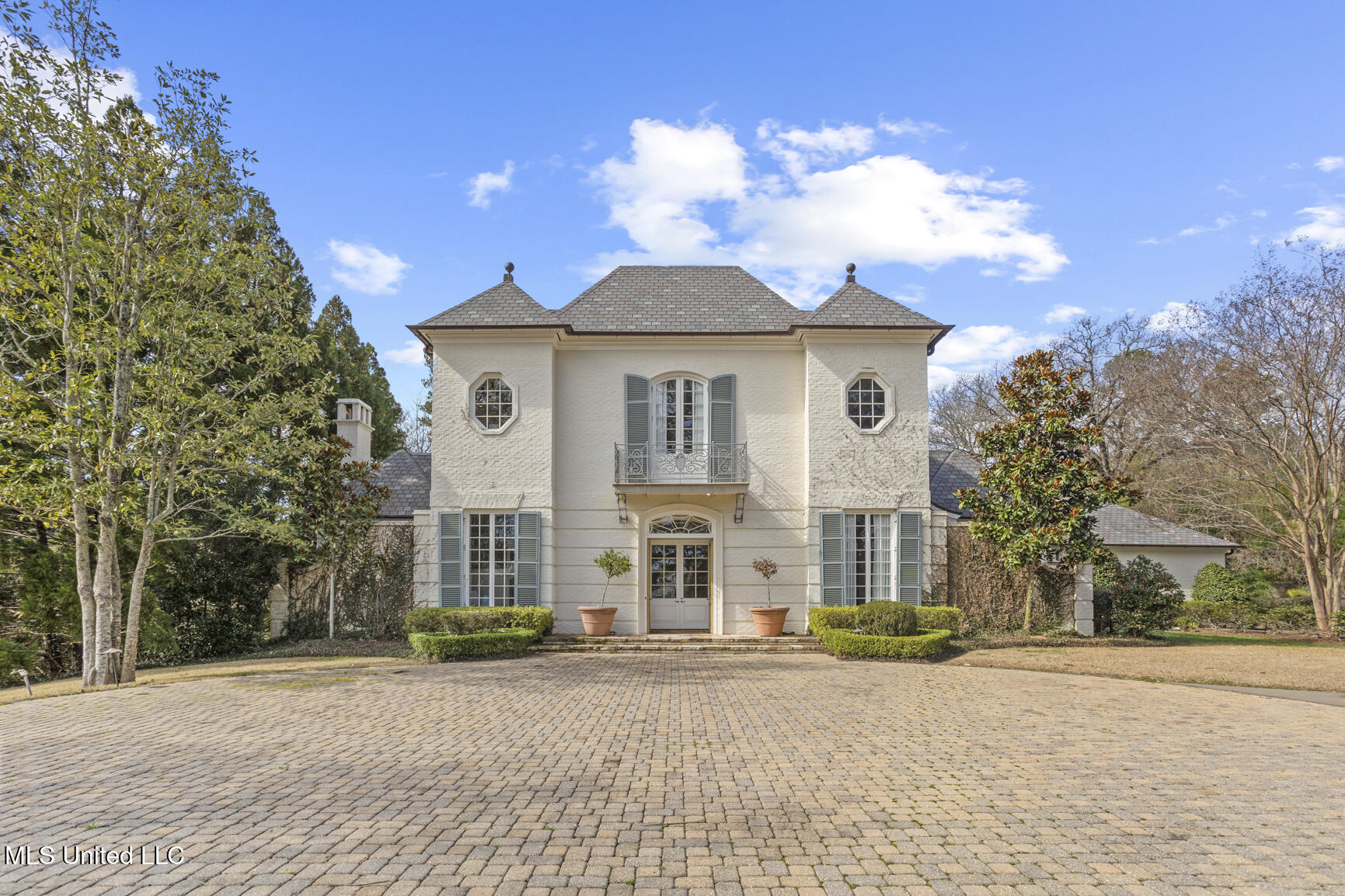 106 N Meadowbrook