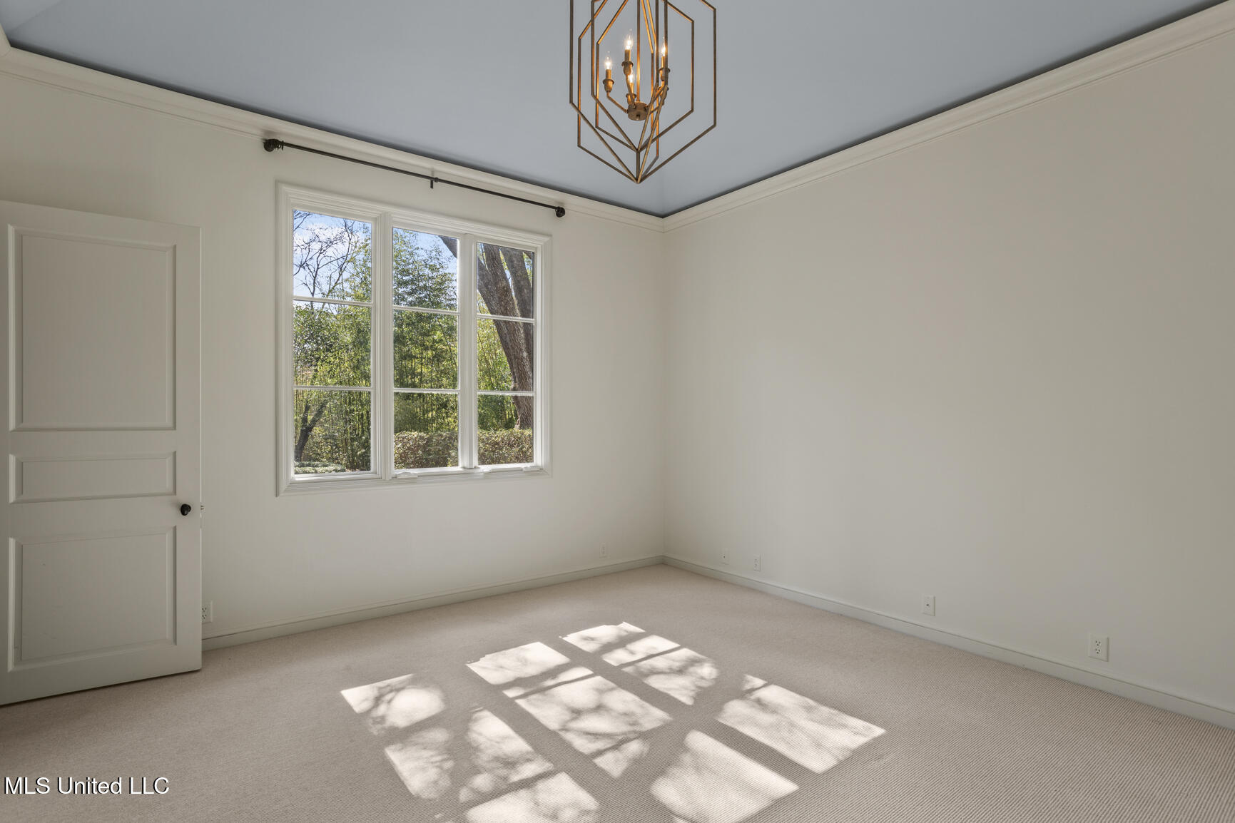 106 N Meadowbrook