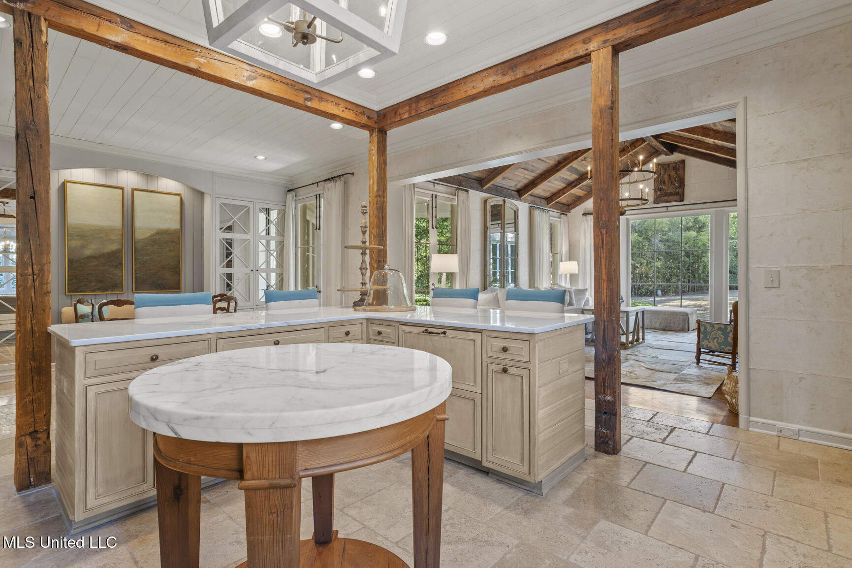 106 N Meadowbrook