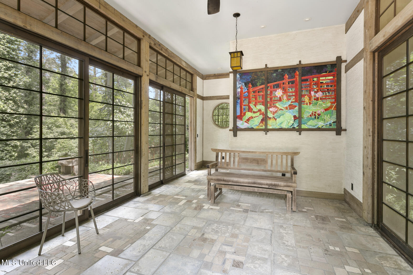 106 N Meadowbrook