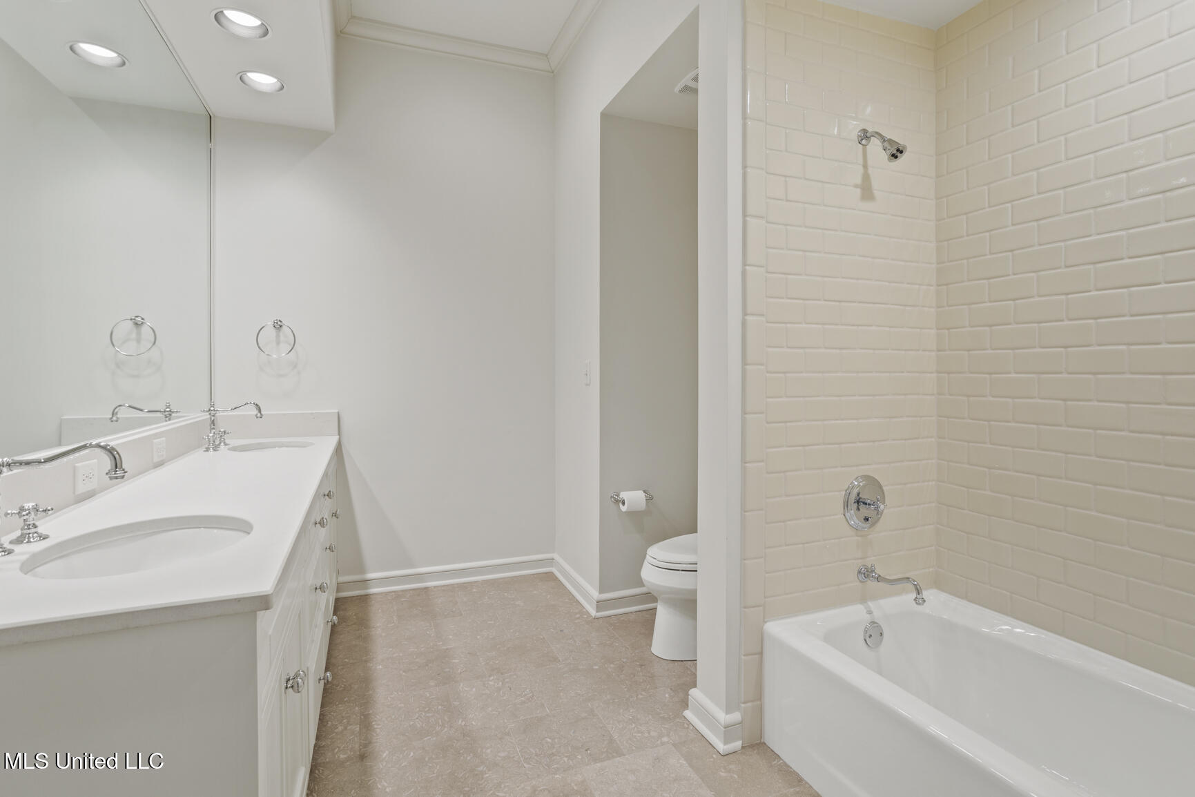 106 N Meadowbrook