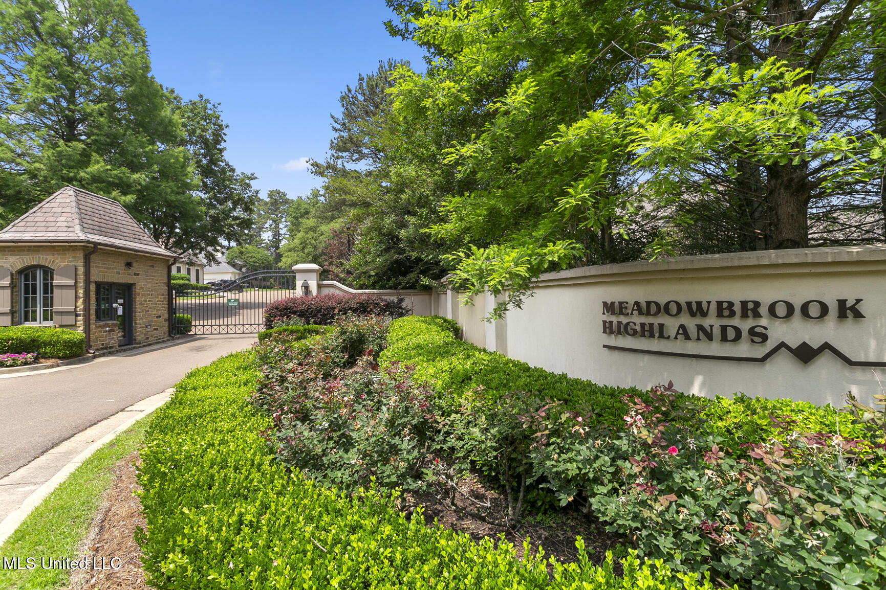 106 N Meadowbrook