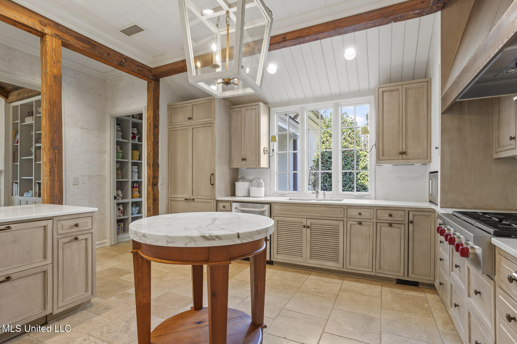 106 N Meadowbrook