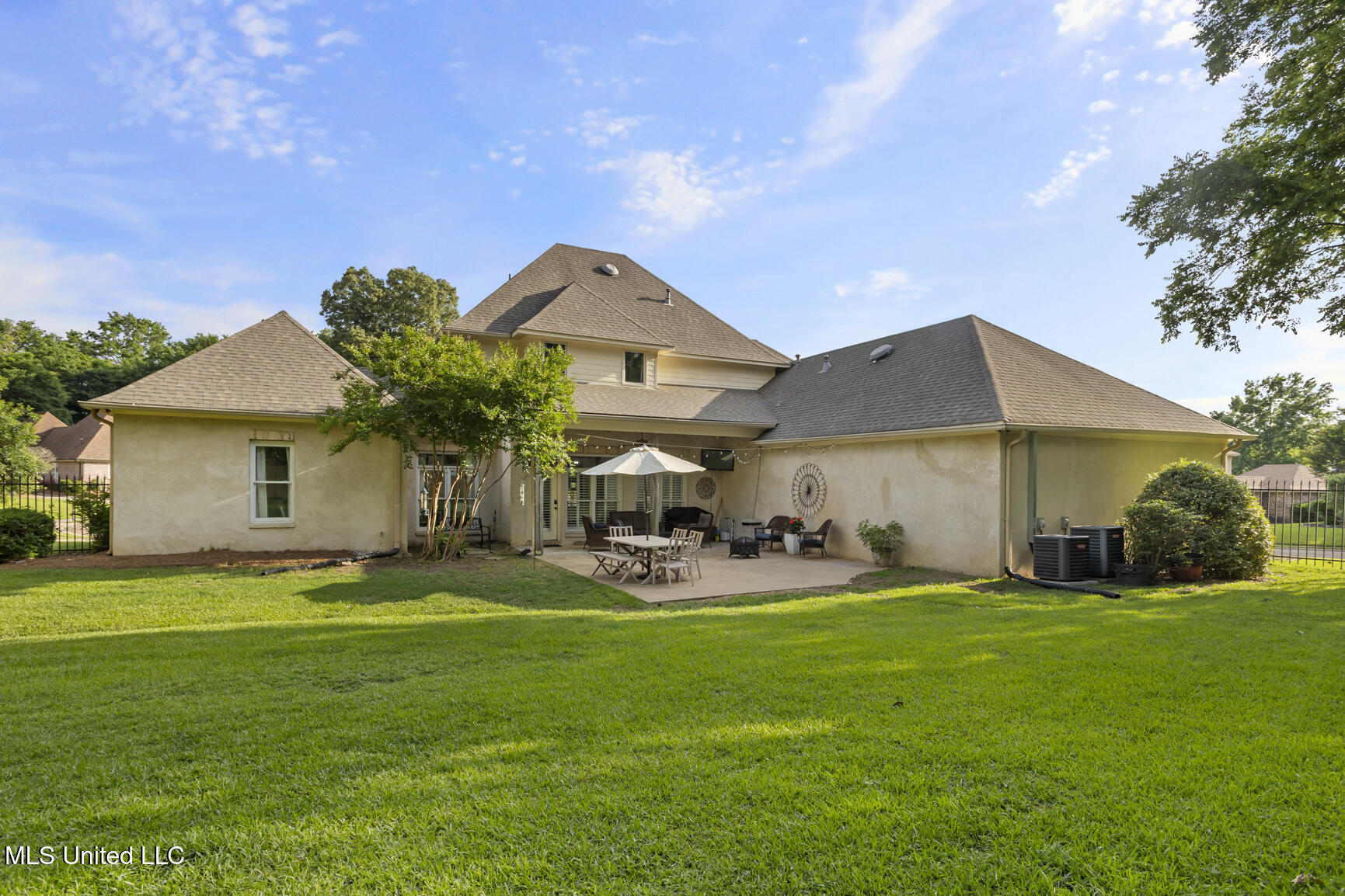100 Catherine Cove