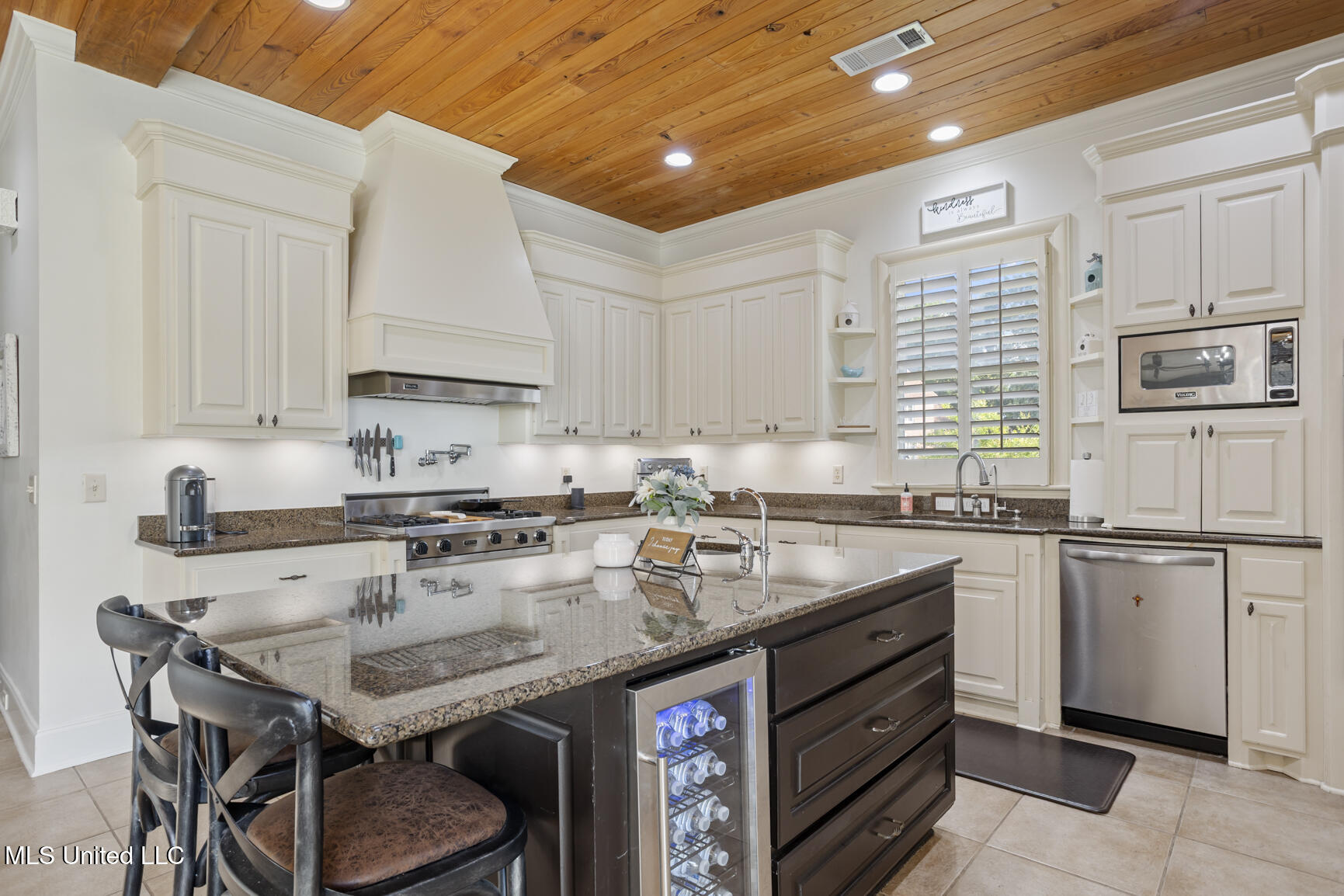 100 Catherine Cove