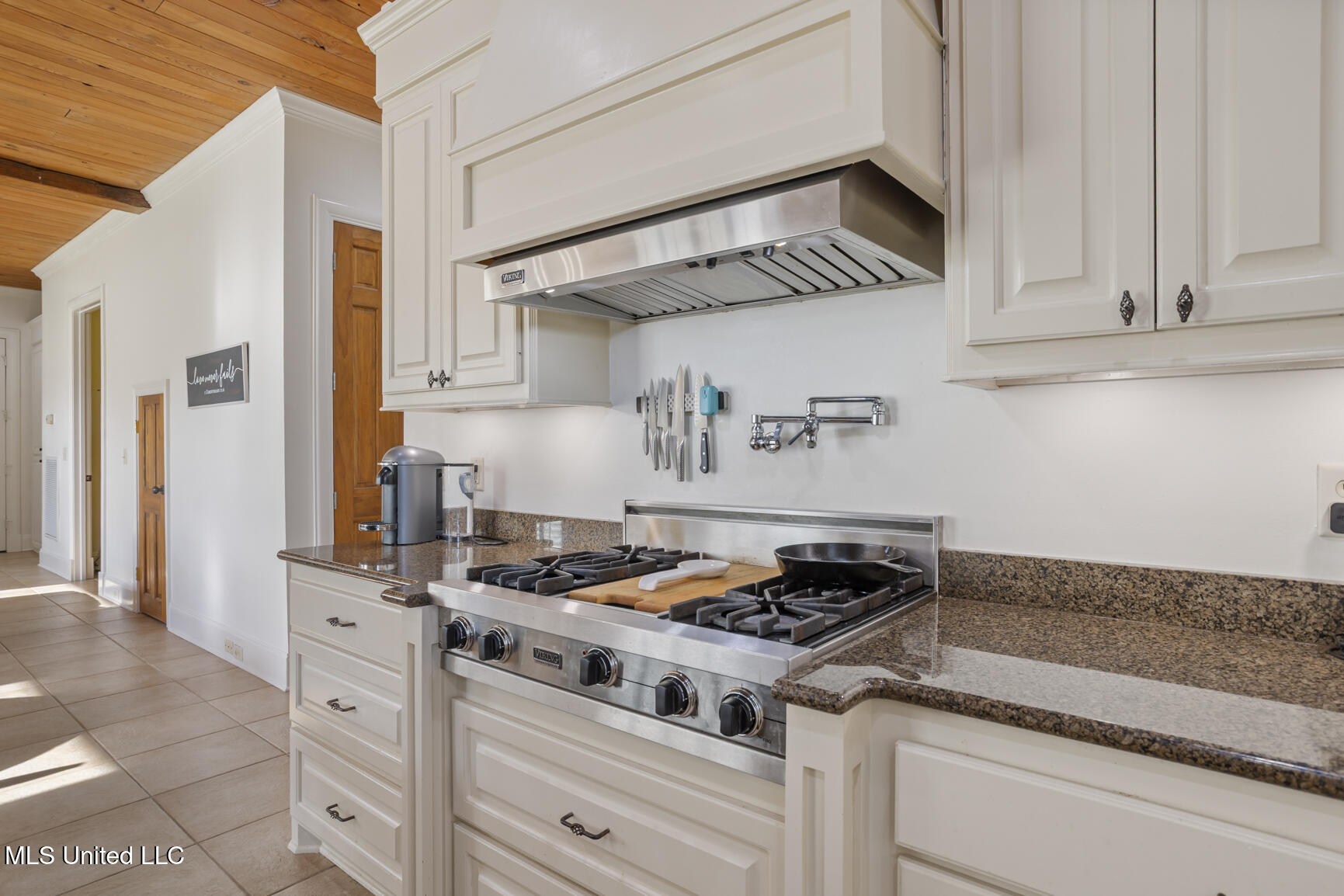 100 Catherine Cove