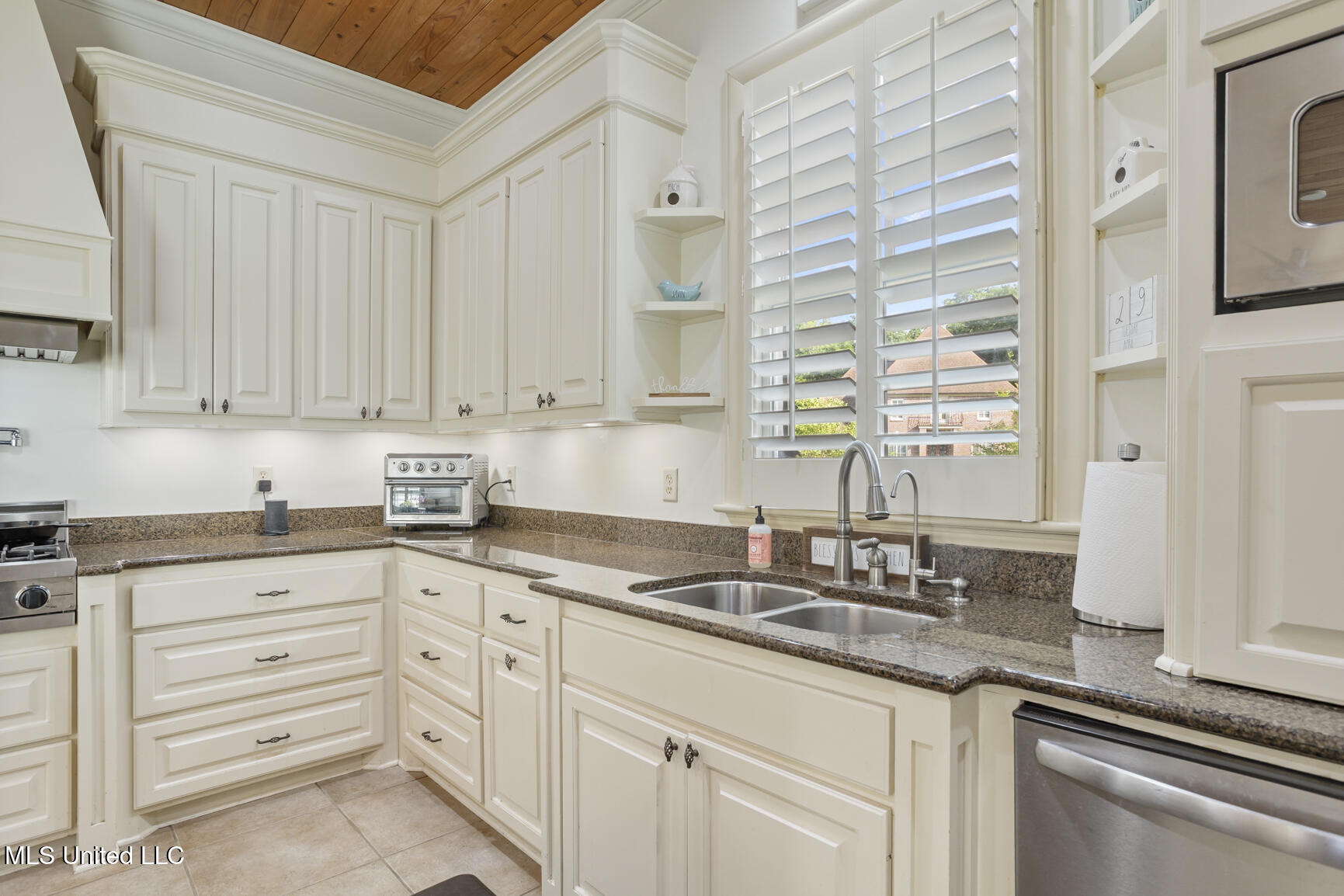 100 Catherine Cove