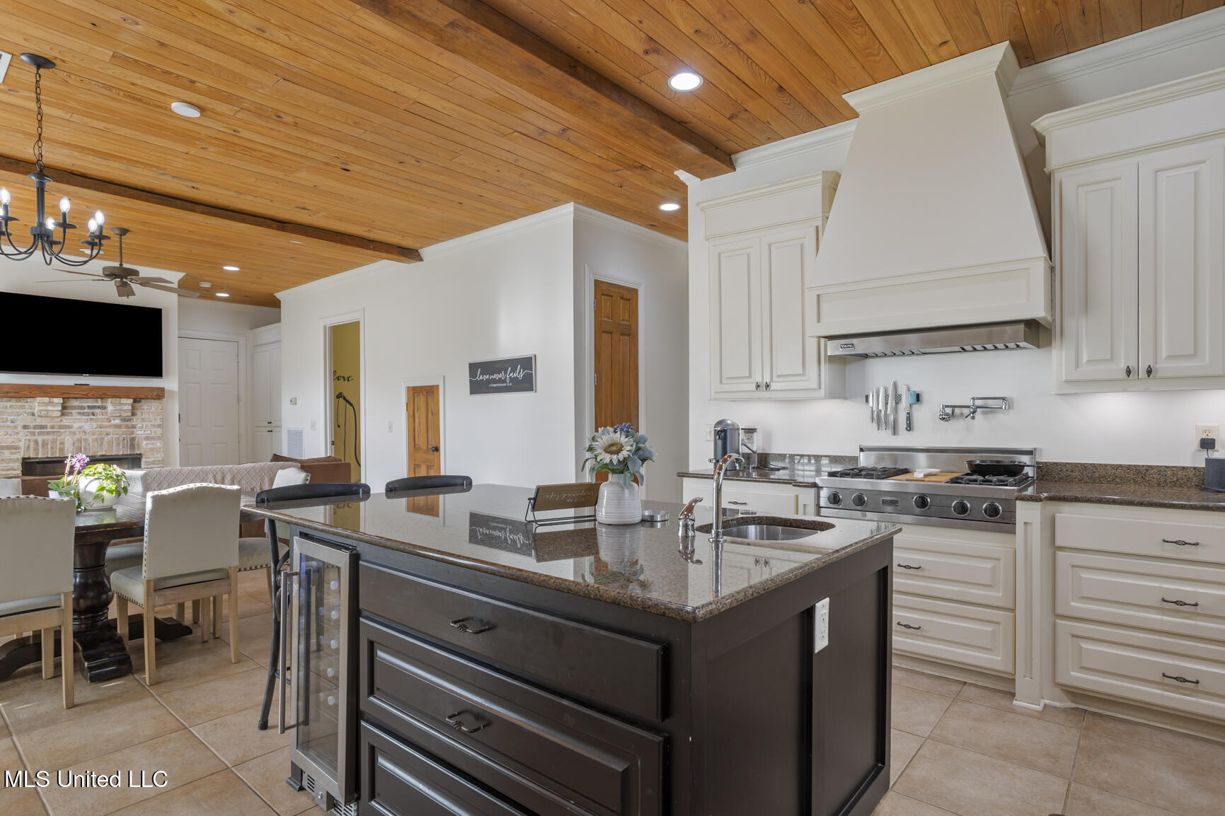 100 Catherine Cove