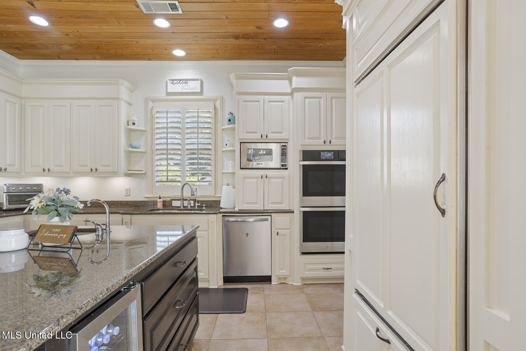 100 Catherine Cove