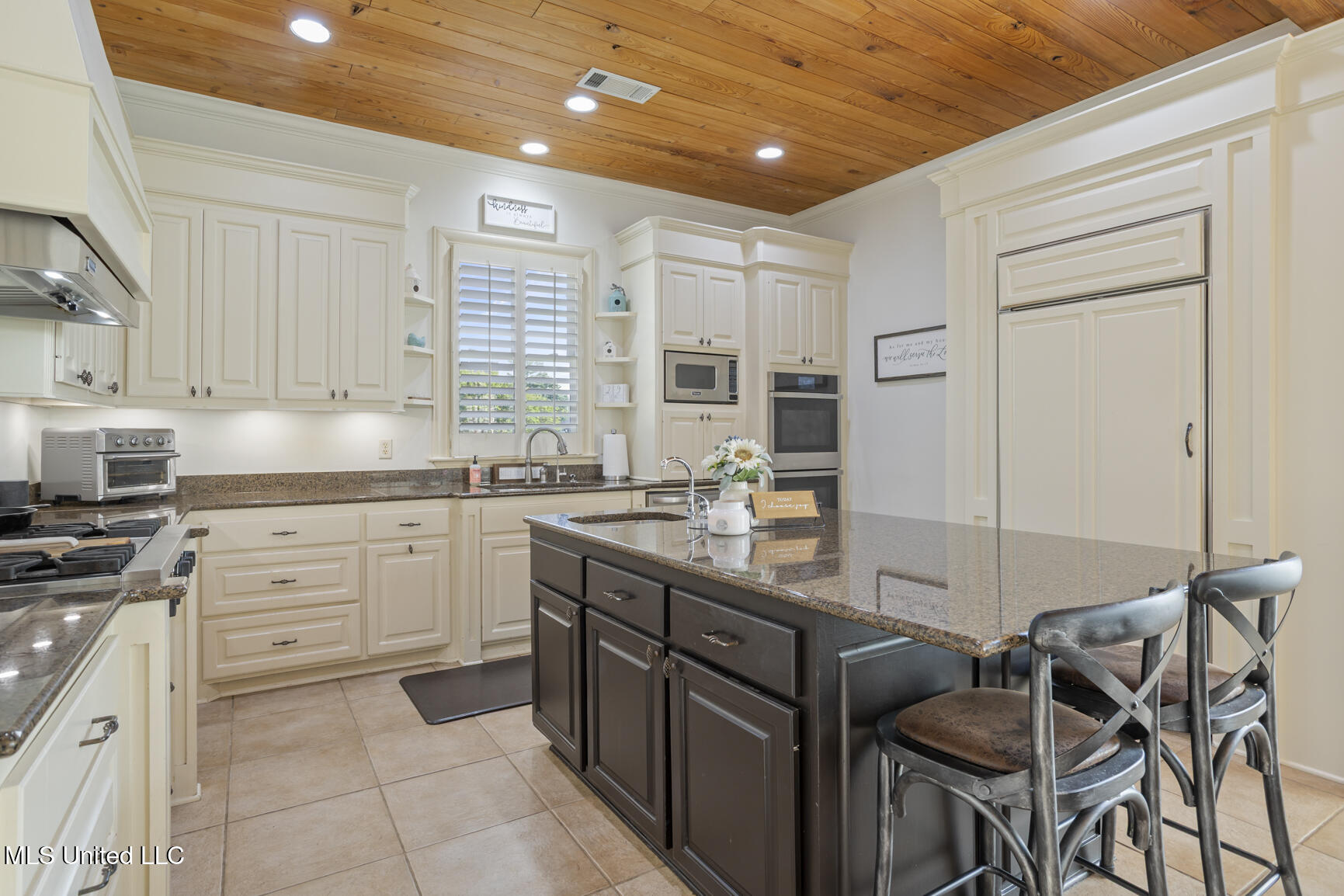 100 Catherine Cove