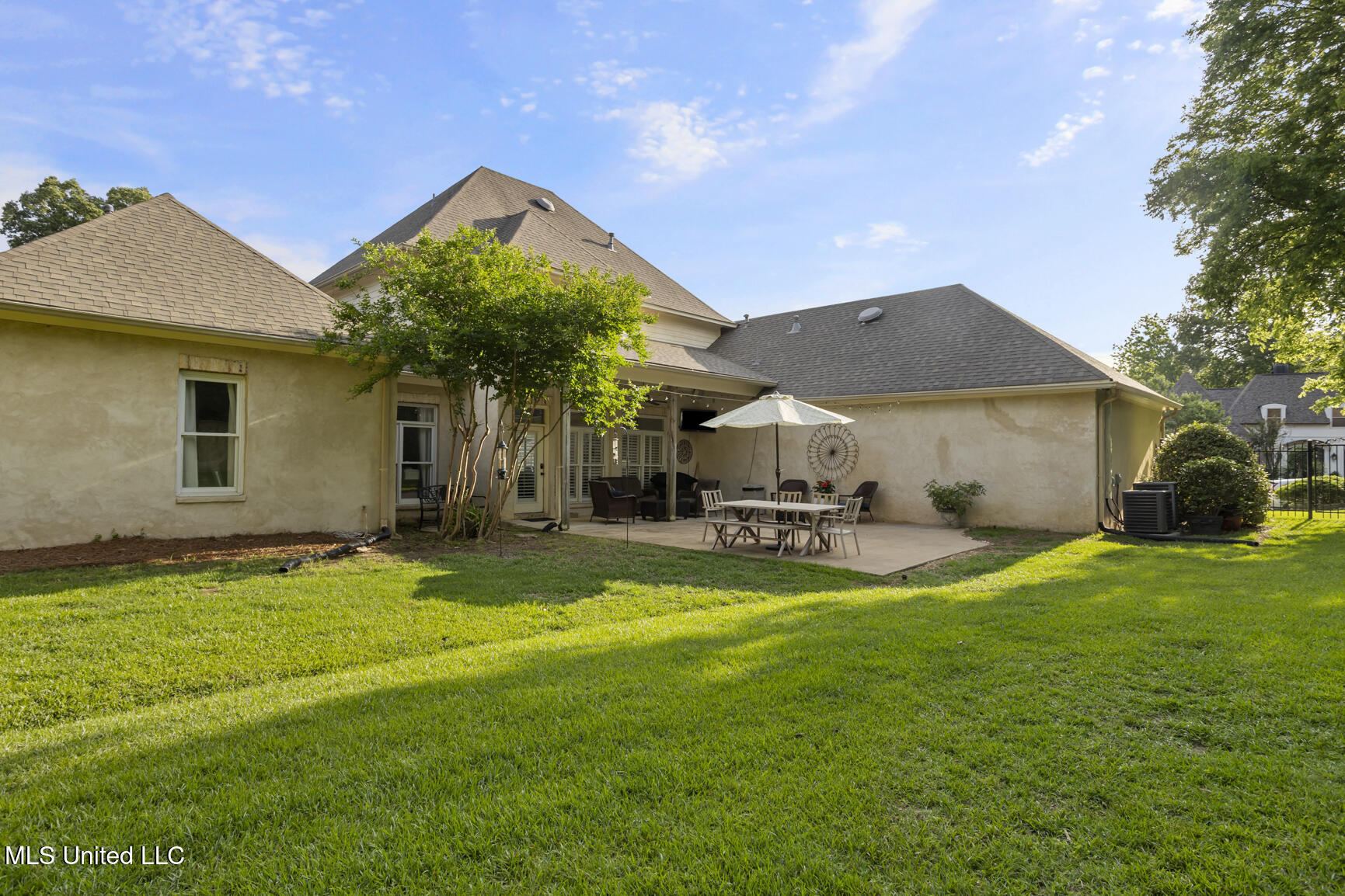 100 Catherine Cove
