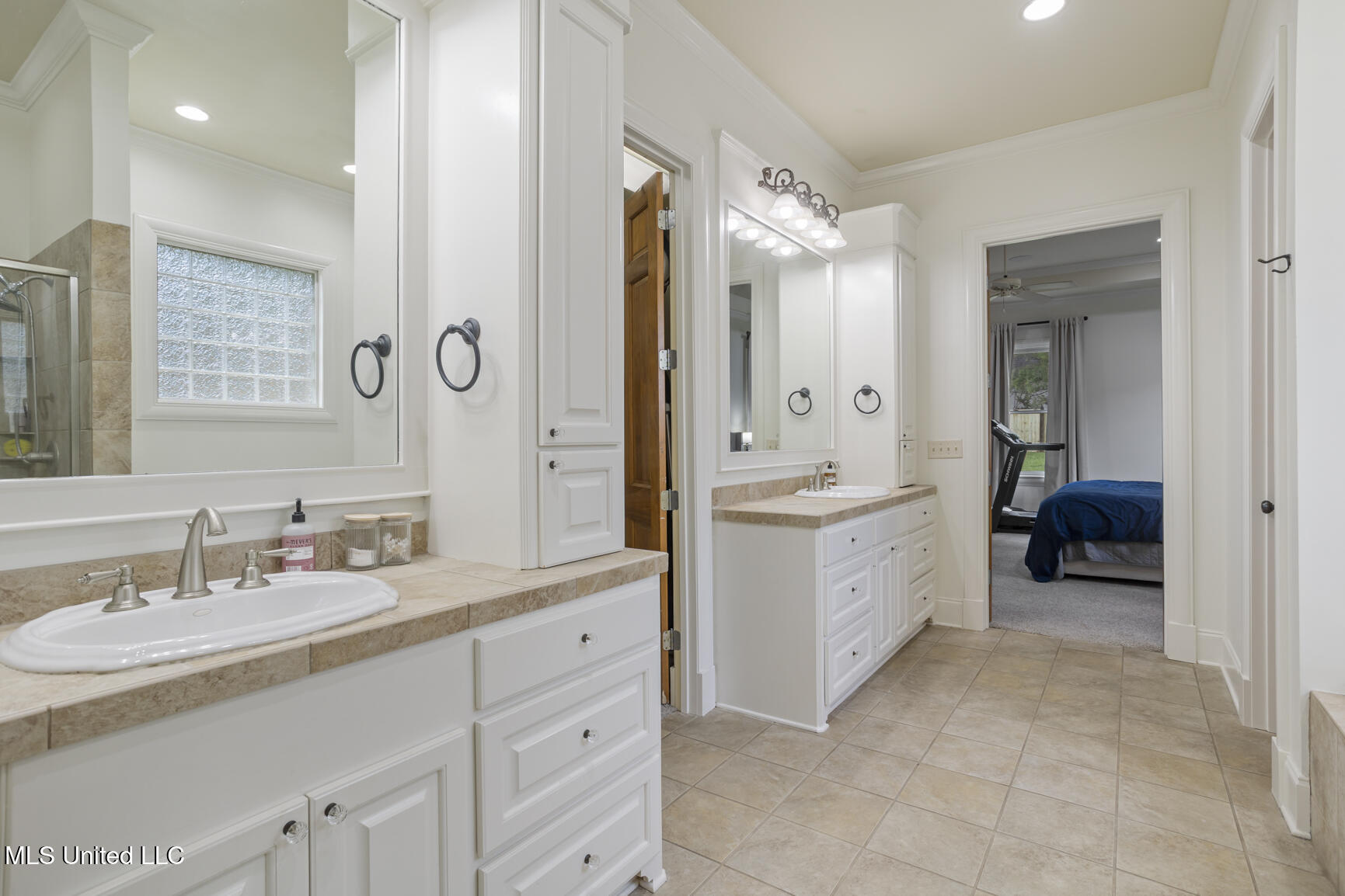 100 Catherine Cove