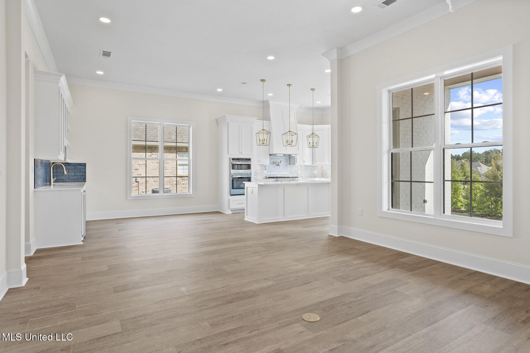 102 Venice Circle, Madison