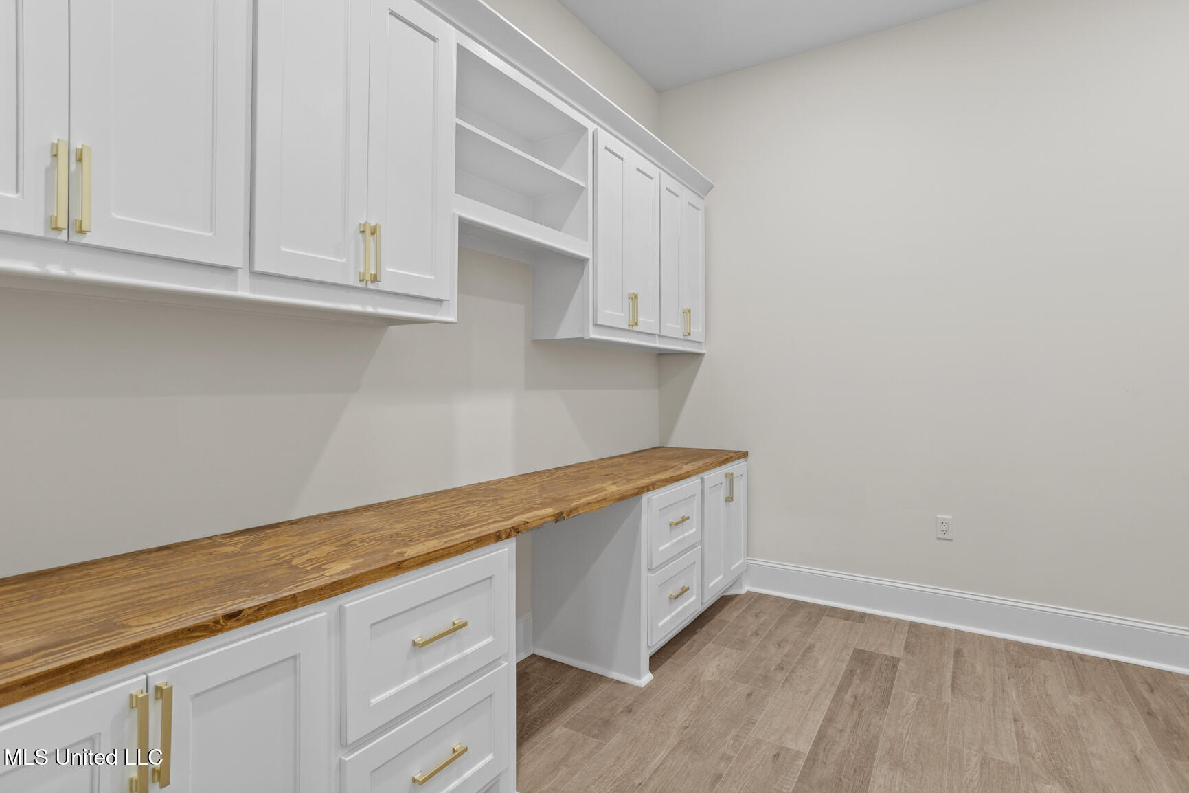 102 Venice Circle, Madison