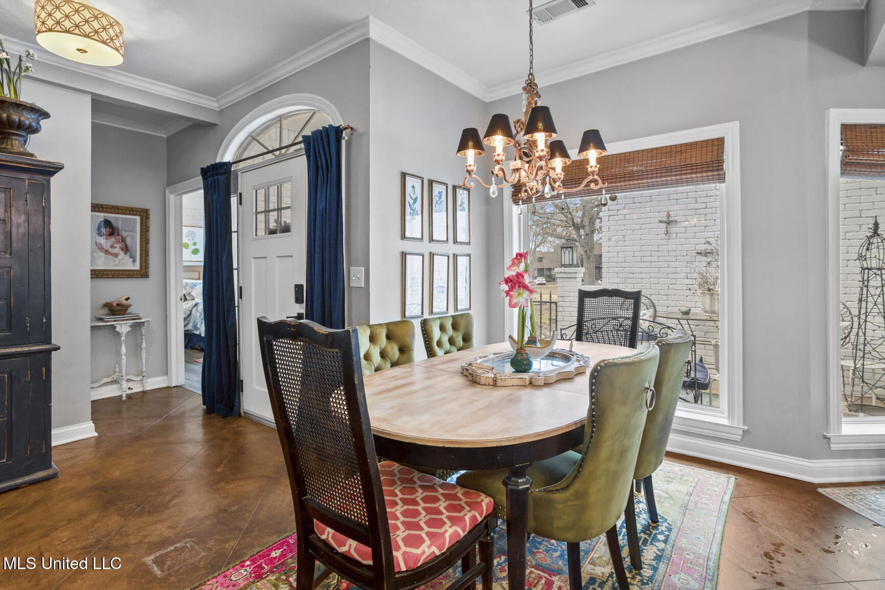 819 W Deerfield Drive