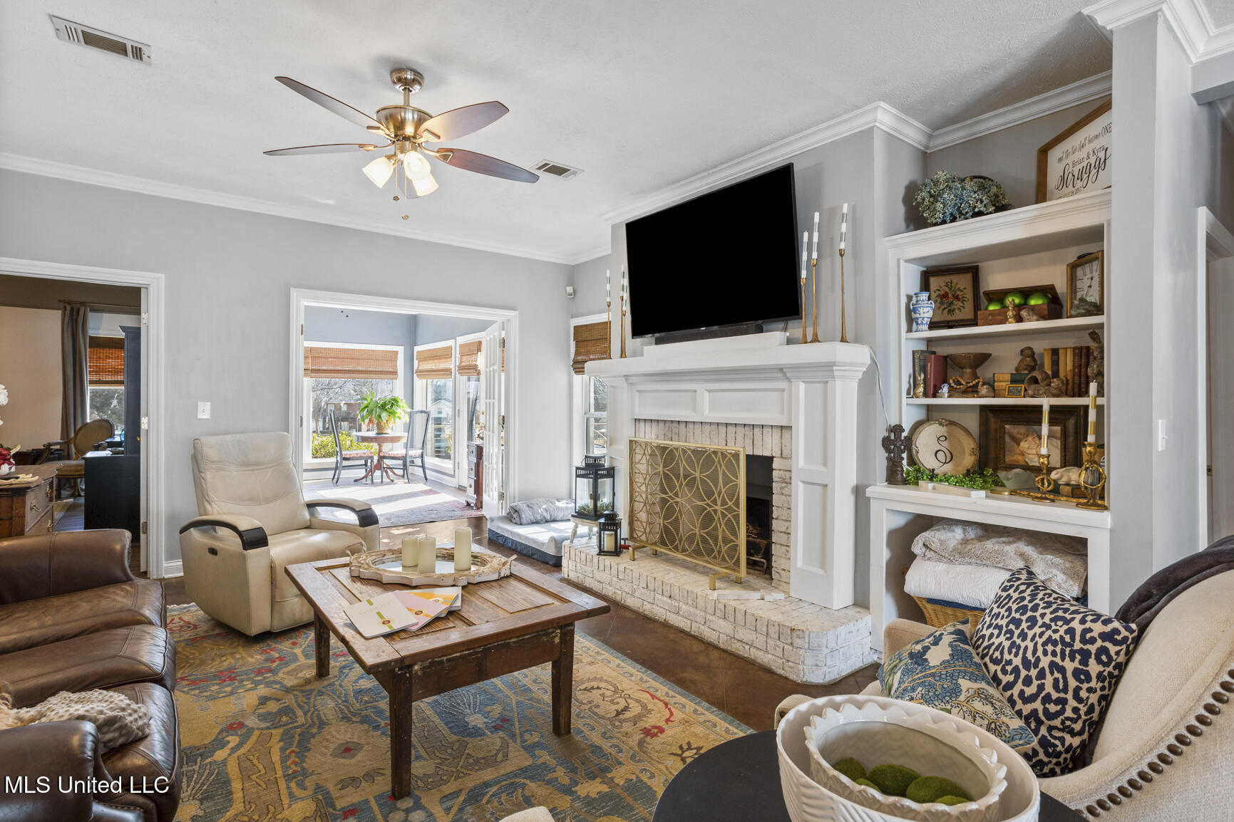 819 W Deerfield Drive