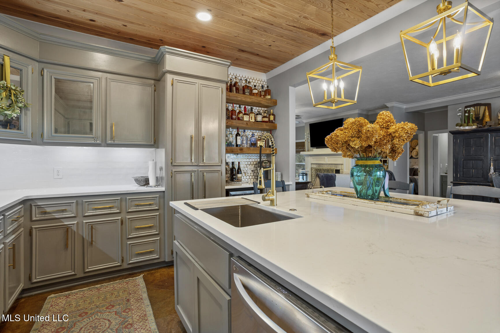 819 W Deerfield Drive