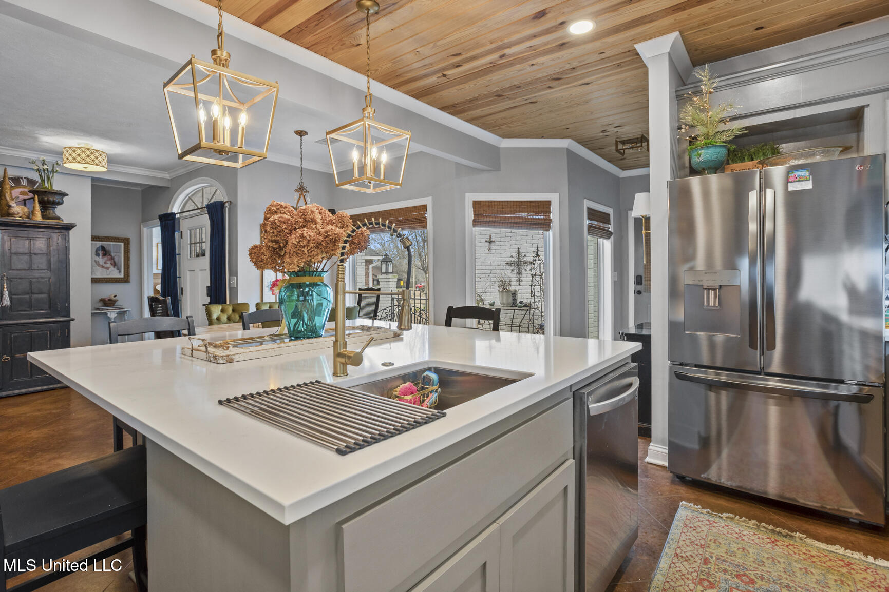 819 W Deerfield Drive