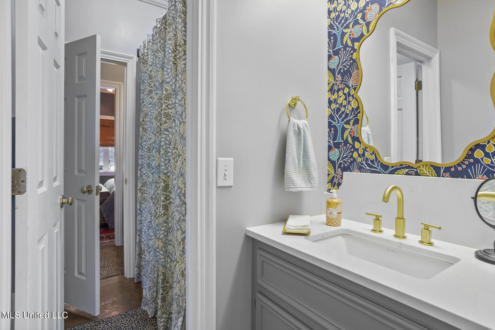 819 W Deerfield Drive