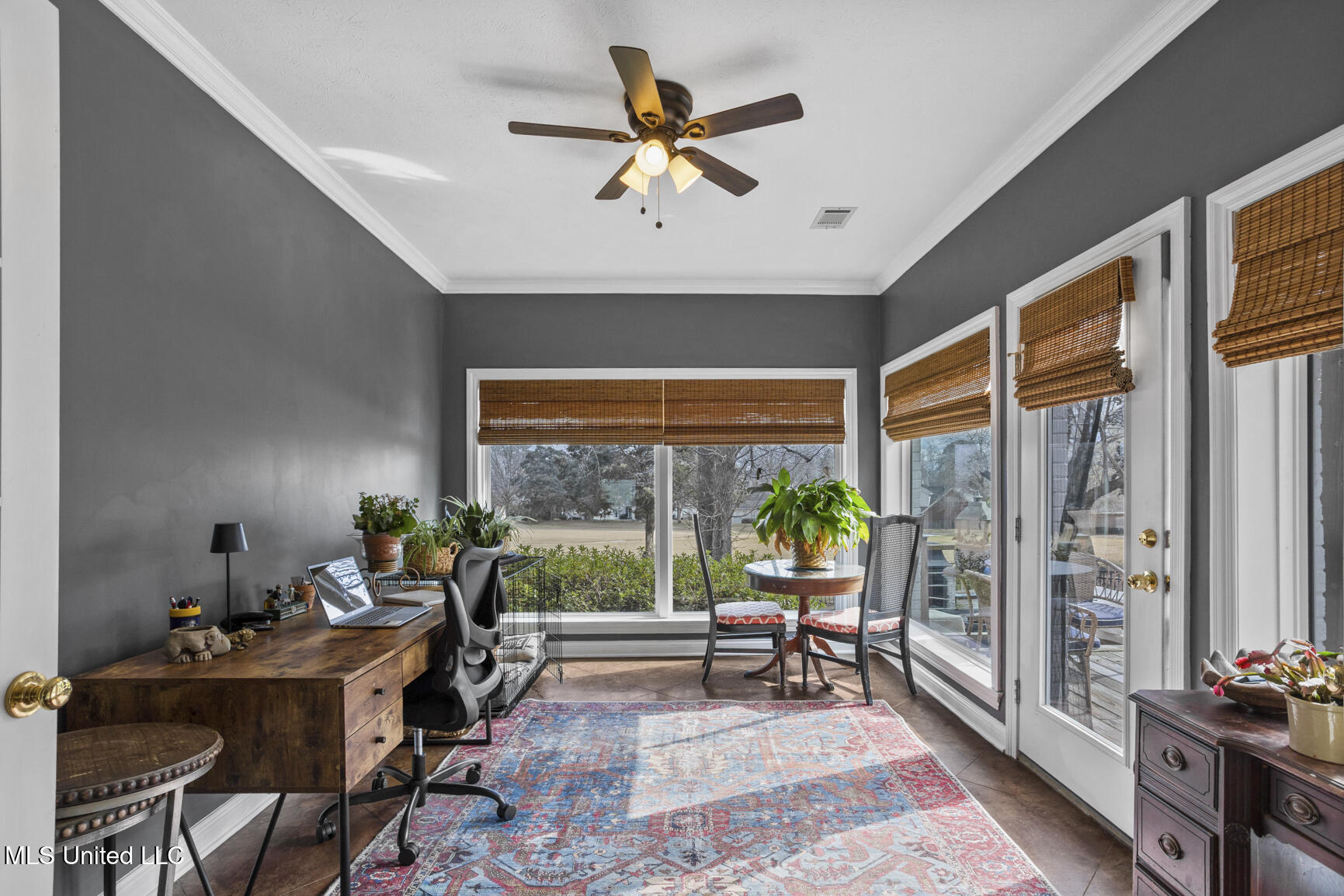 819 W Deerfield Drive