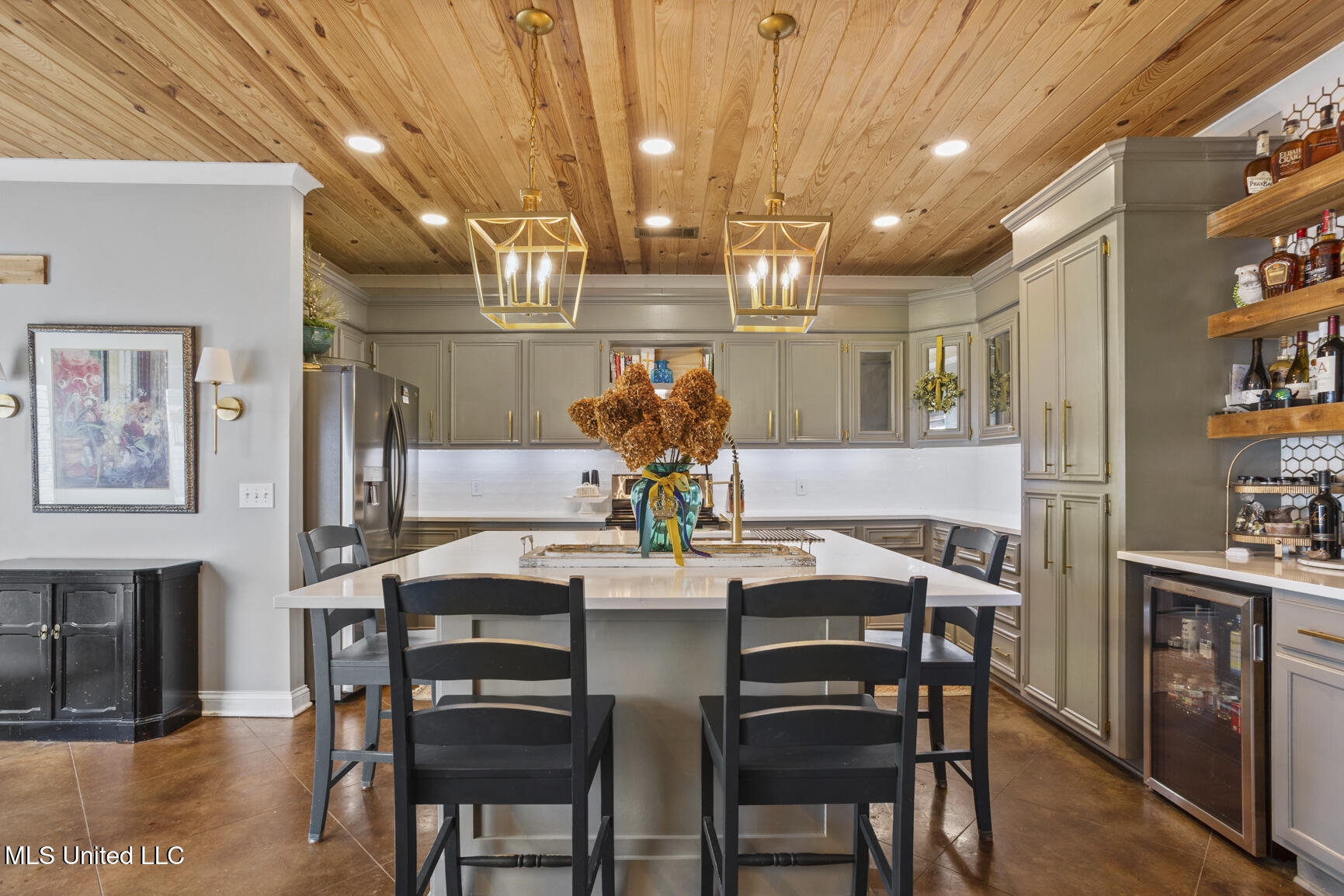 819 W Deerfield Drive