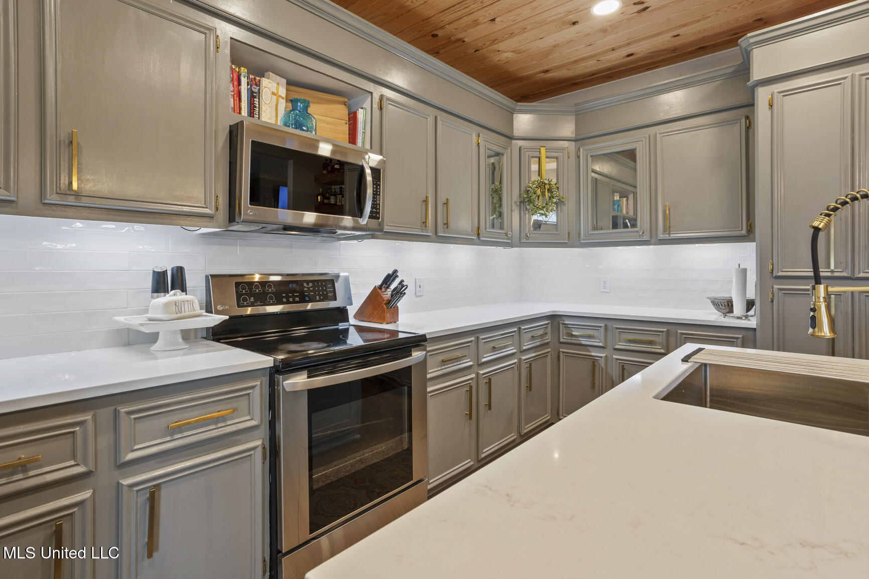 819 W Deerfield Drive