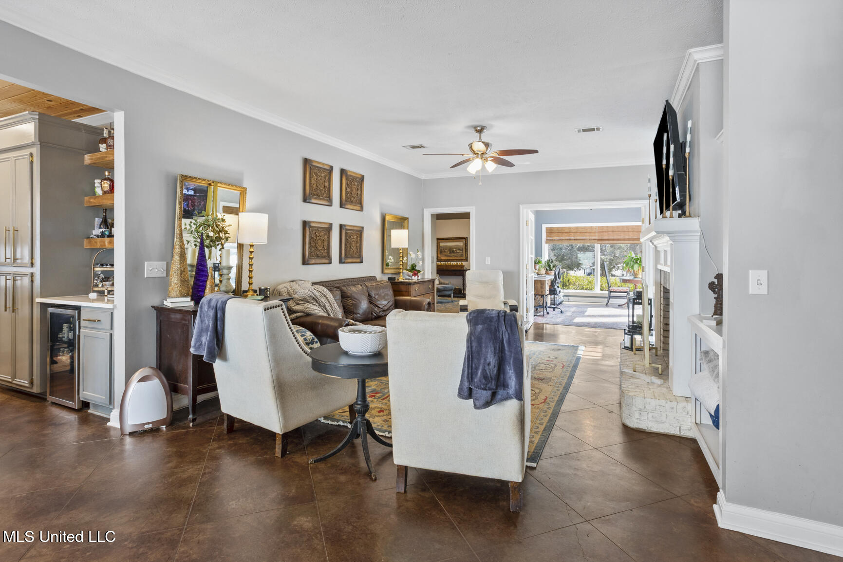 819 W Deerfield Drive