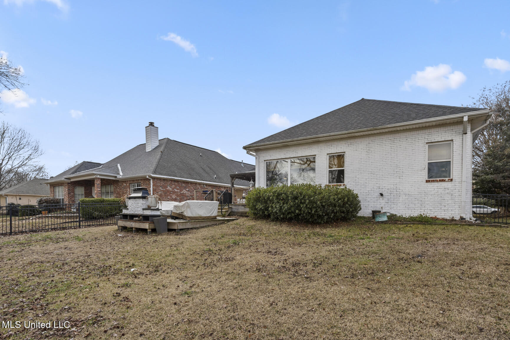 819 W Deerfield Drive