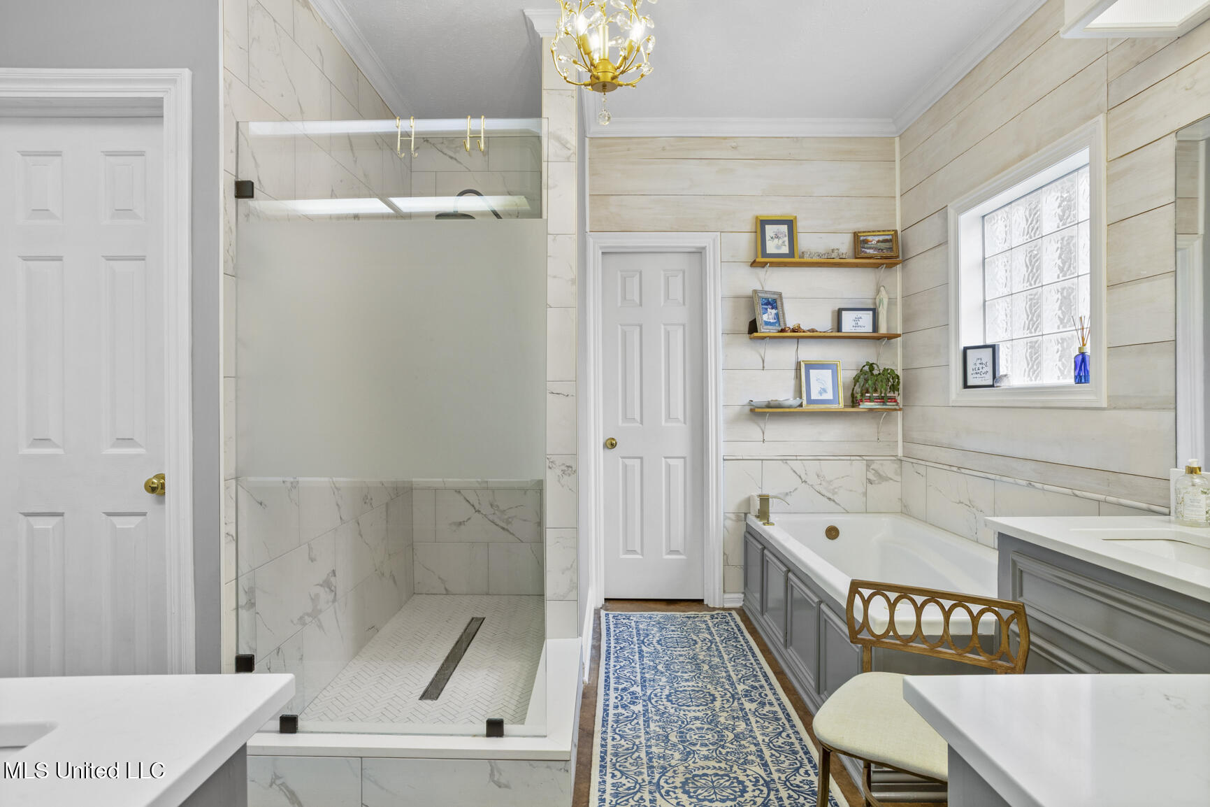 819 W Deerfield Drive