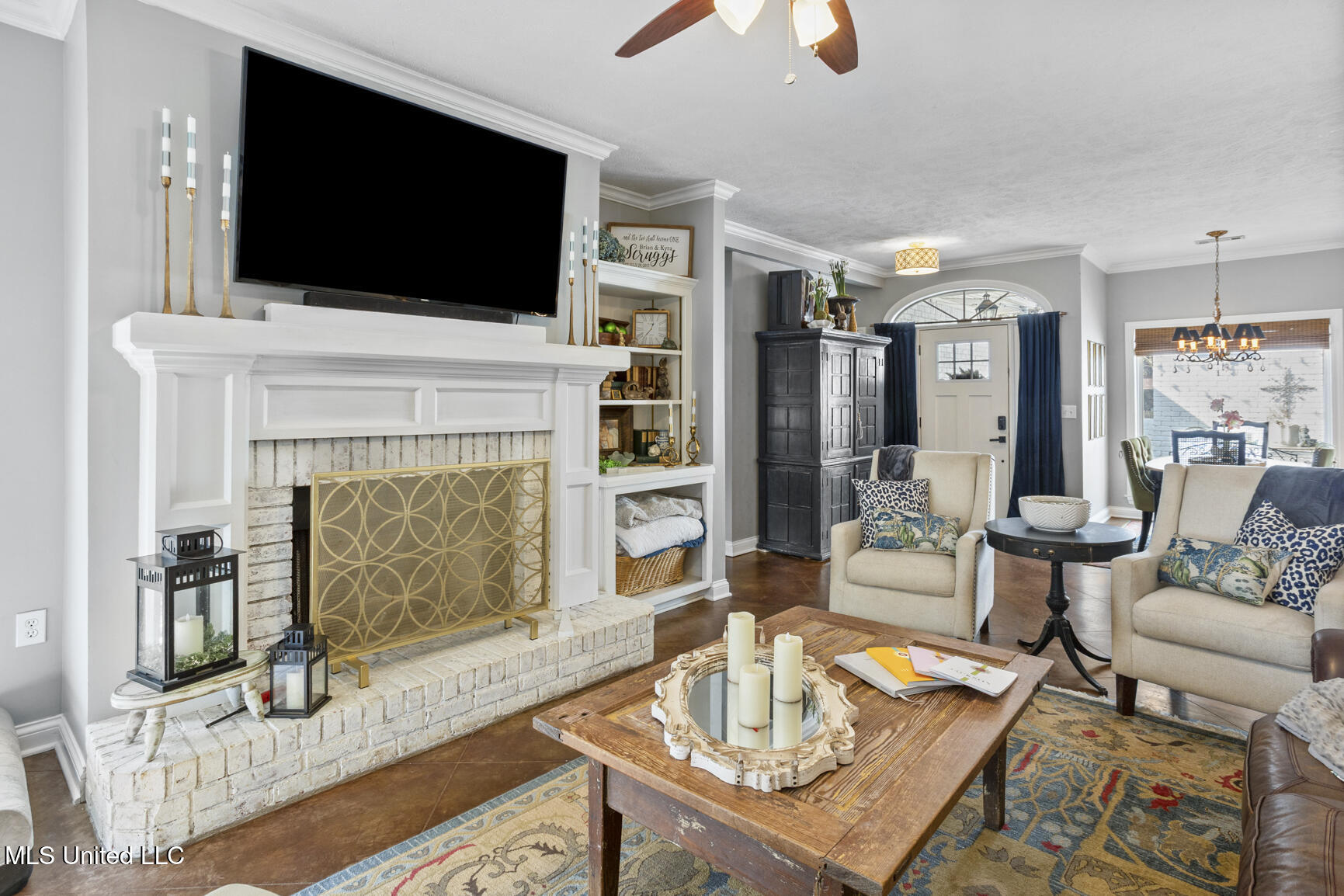 819 W Deerfield Drive