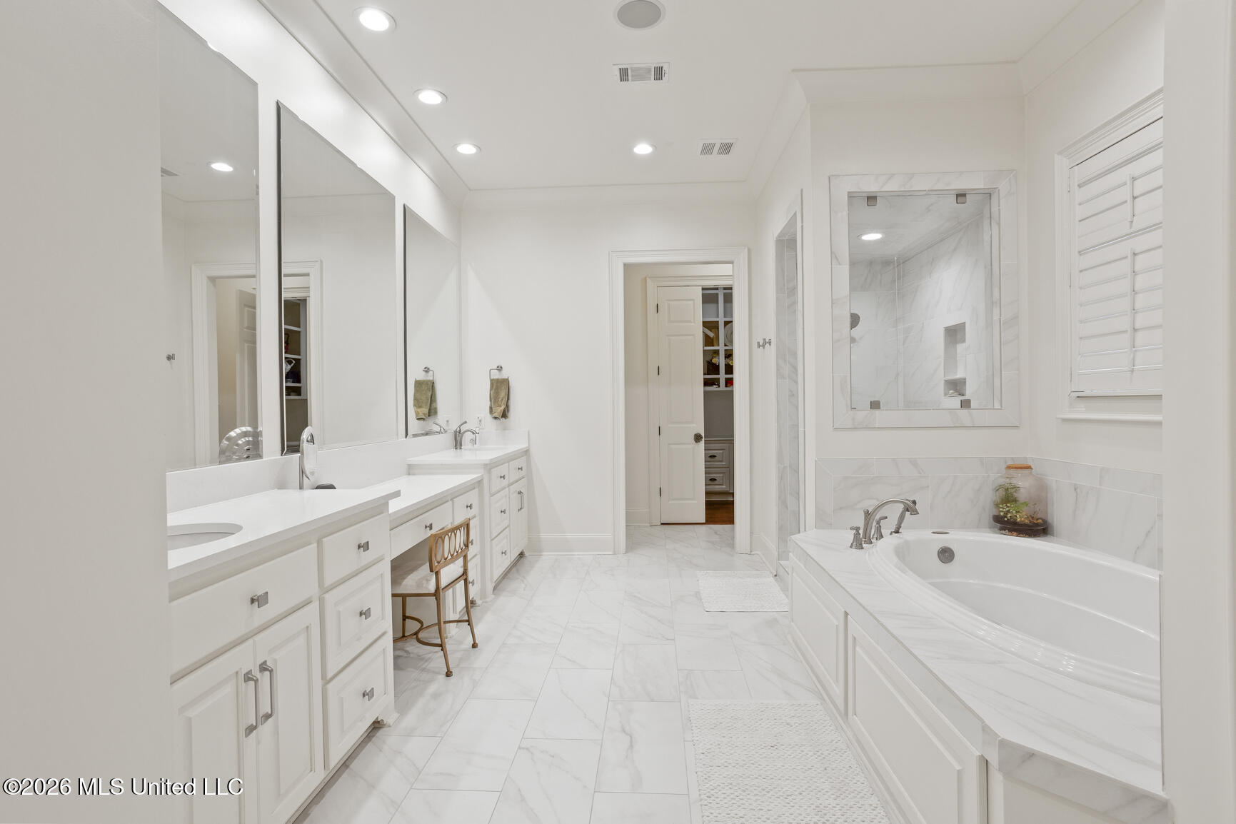 130 Summer Lake Drive