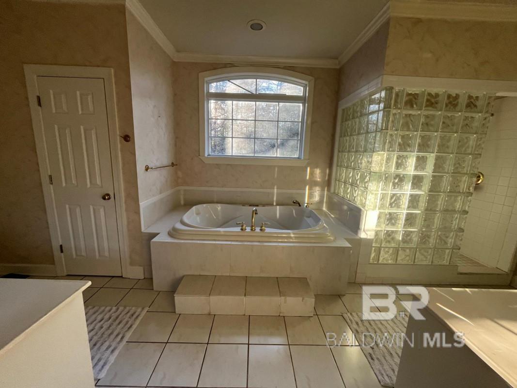 1746 Woodridge Drive