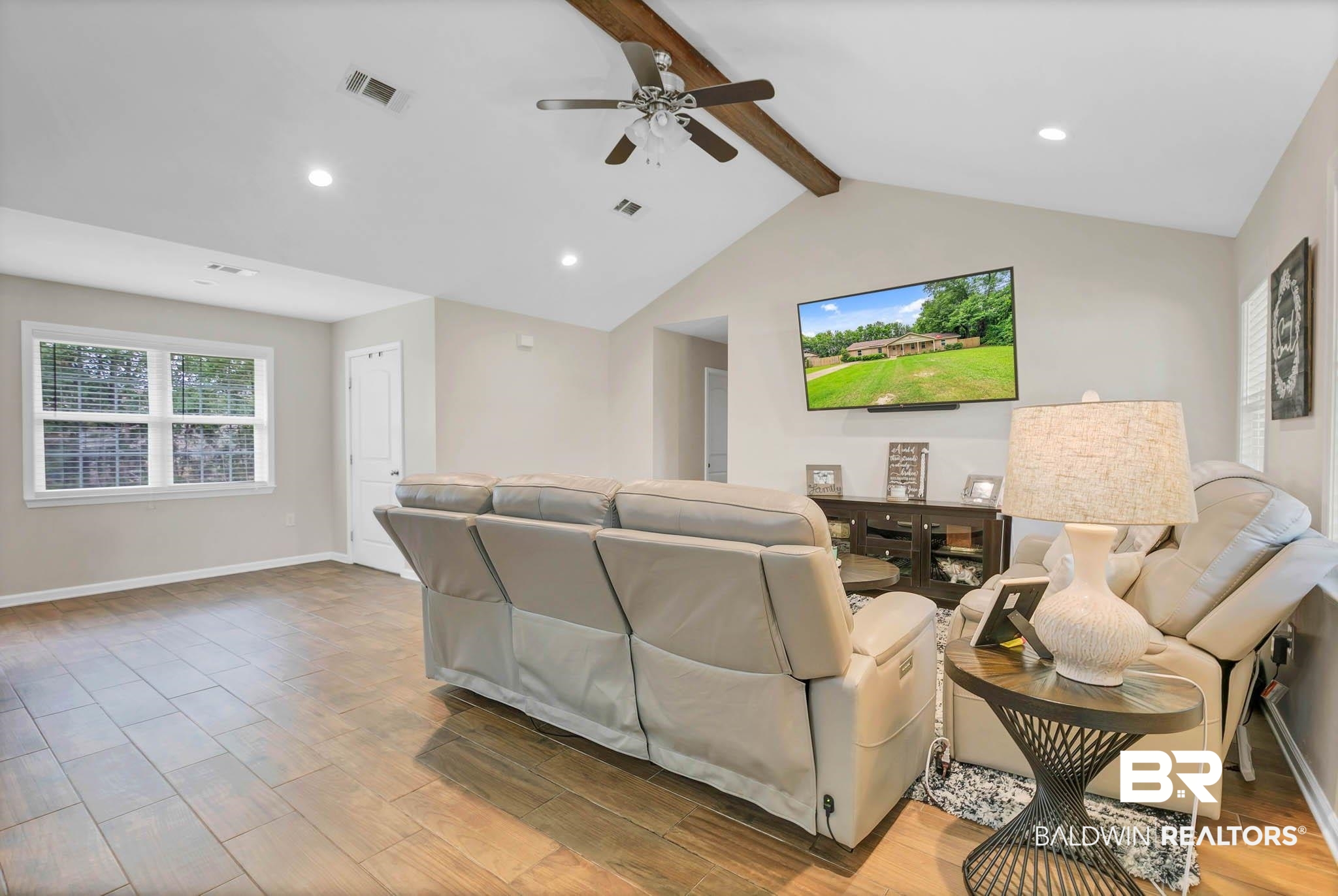 106 W Meadow Drive