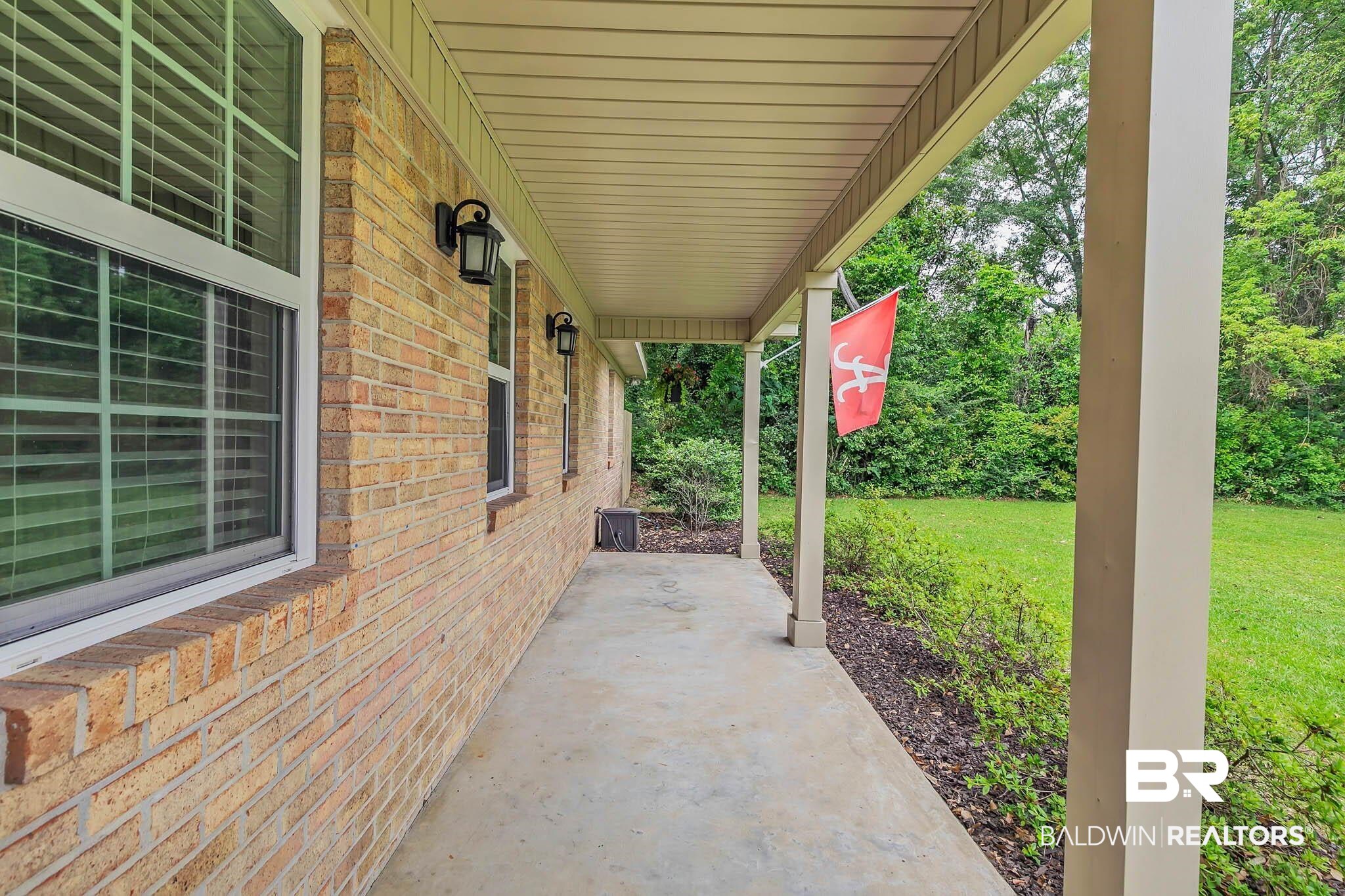 106 W Meadow Drive