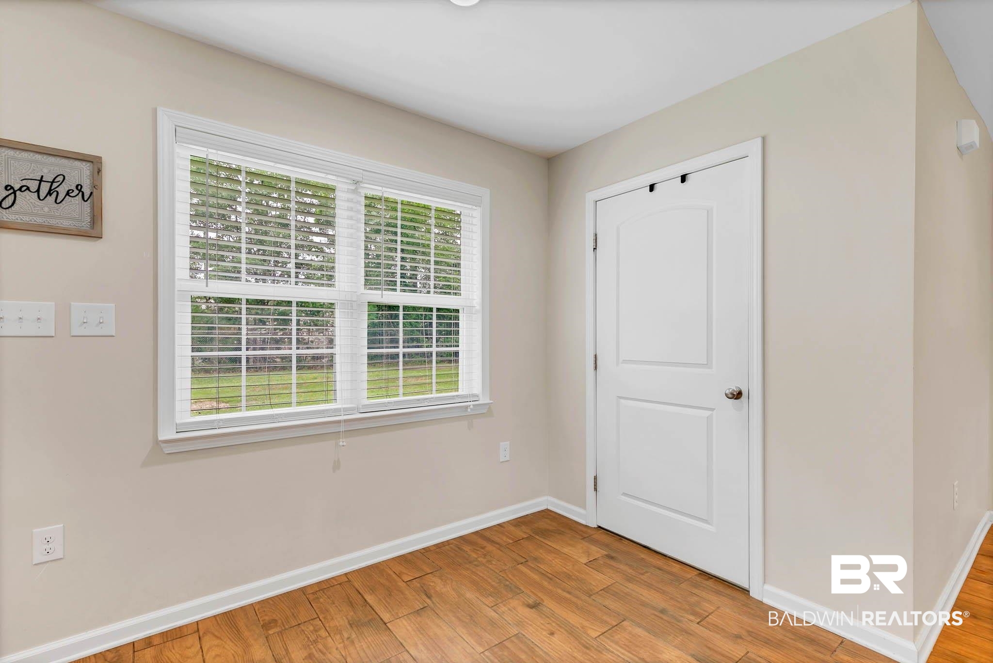 106 W Meadow Drive