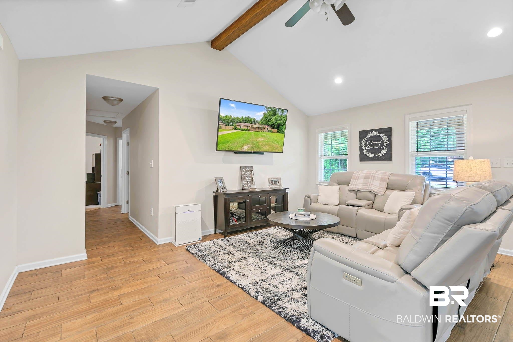 106 W Meadow Drive
