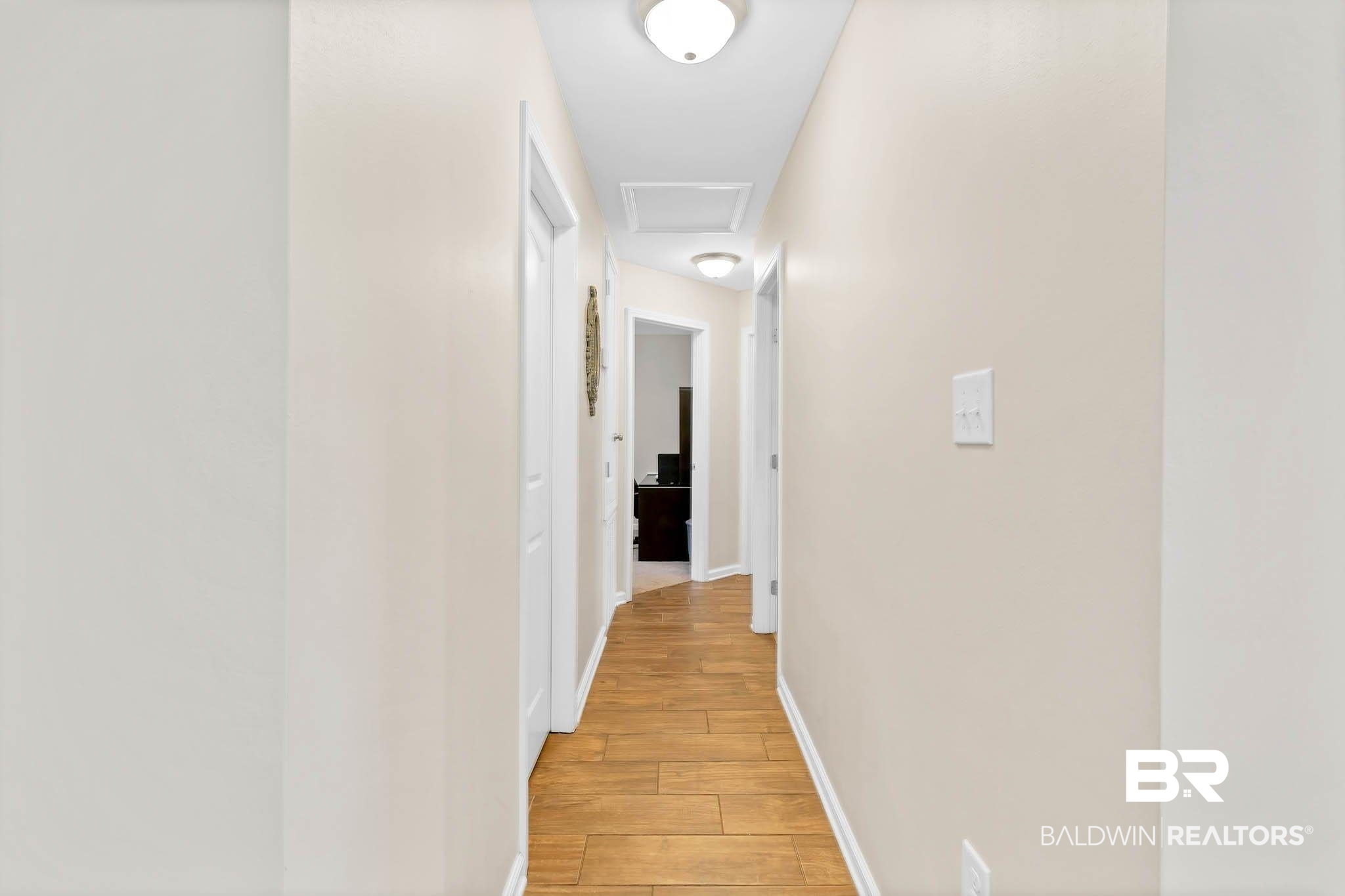 106 W Meadow Drive