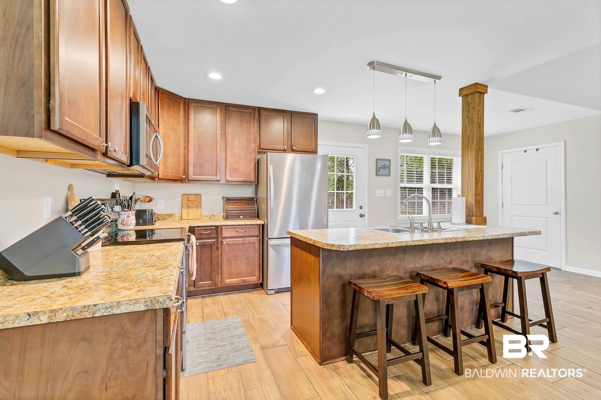 106 W Meadow Drive