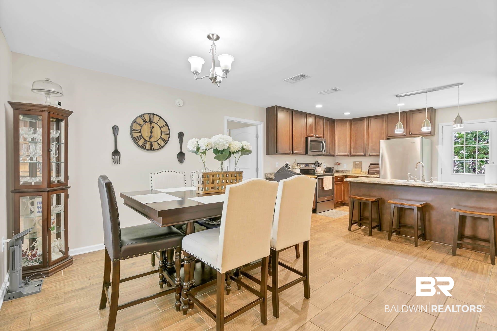 106 W Meadow Drive